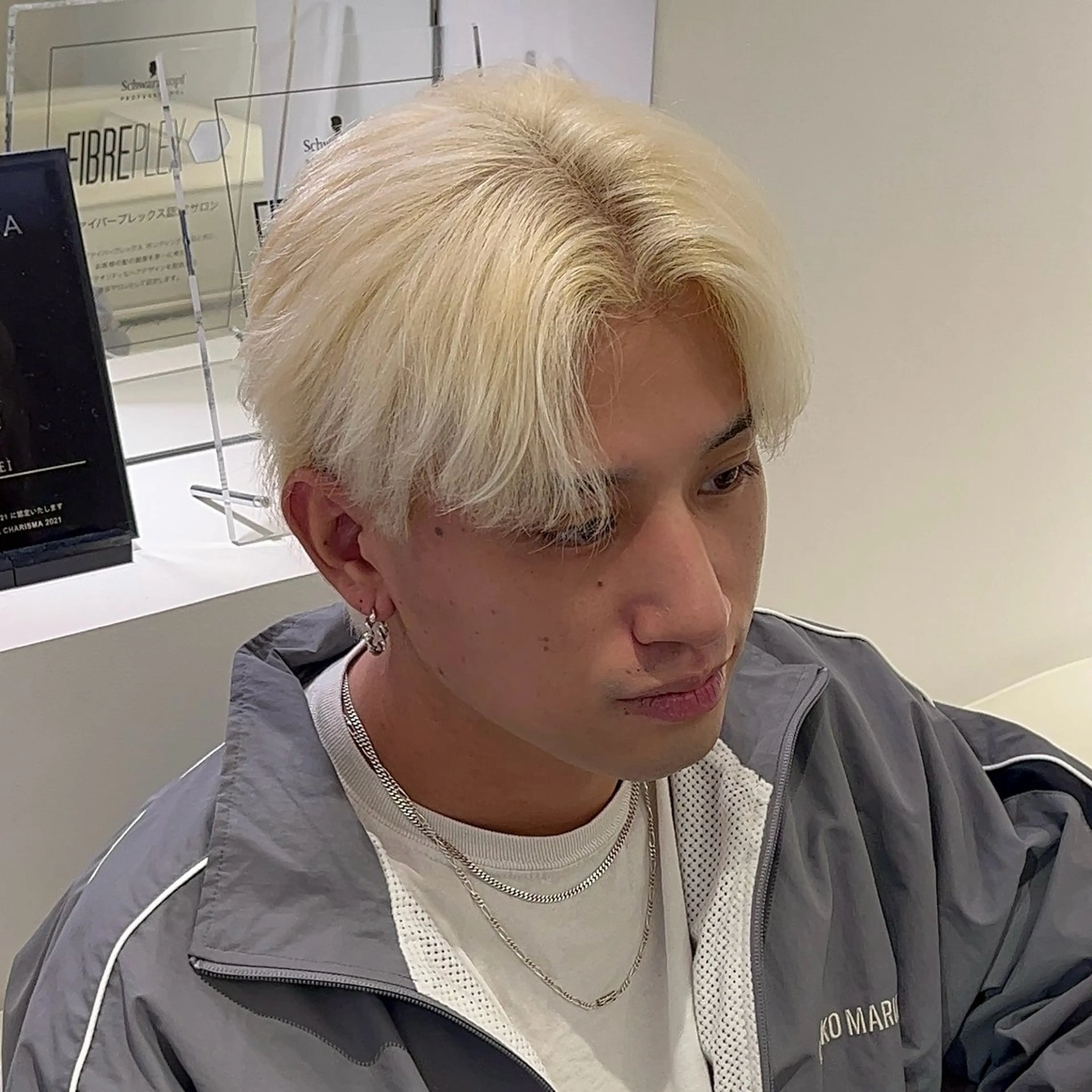 カラー メンズ メンズブリーチ ブリーチ 抜きっぱなしブロンド ブロンド ケアブリーチ youres hair 髪質改善トリートメント&ヘッドスパ  新宿三丁目店【ユアーズヘア】所属・🦋透明感カラー 👑NODOKA🦋のヘアスタイル