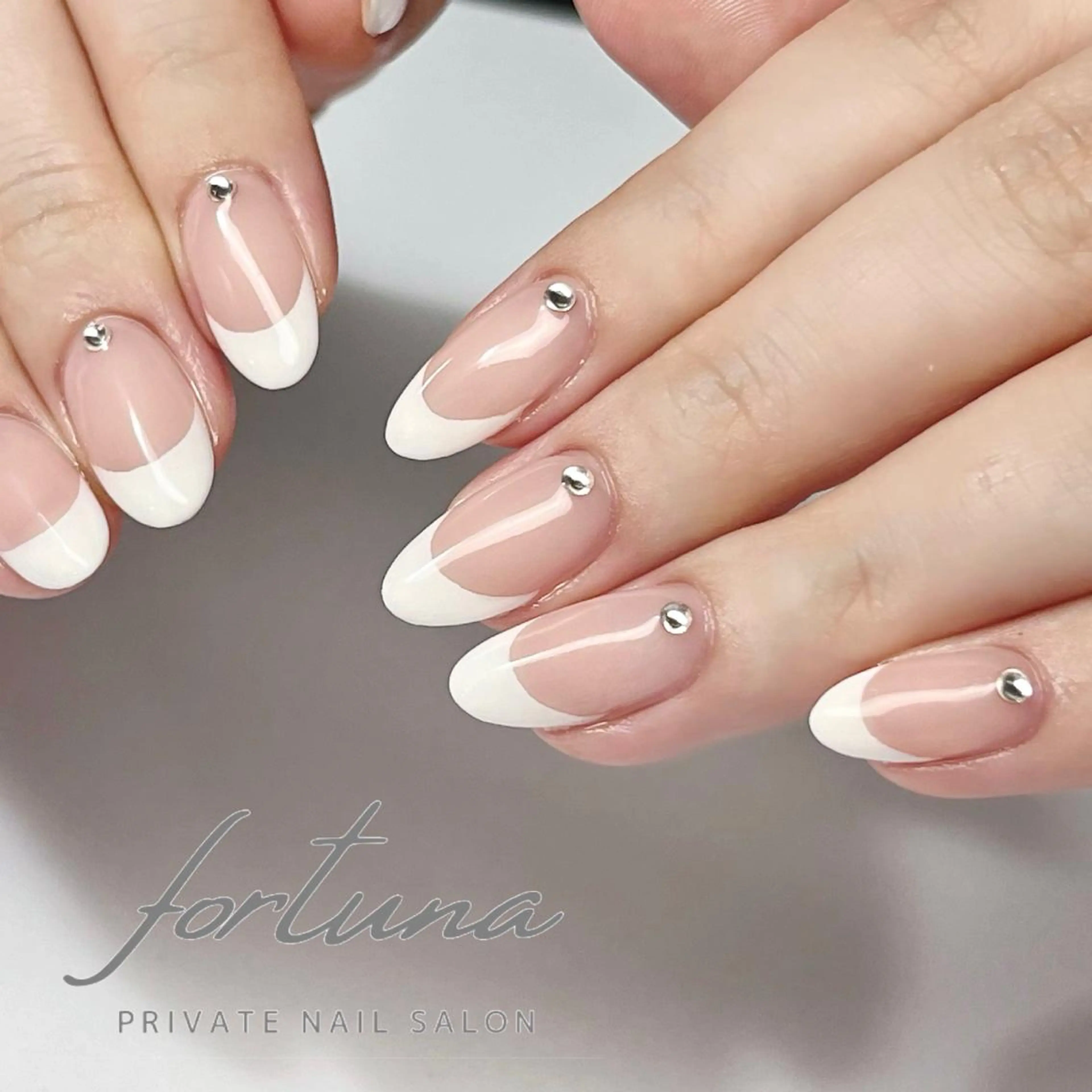 【オフあり/なし】フレンチ💅ベースカラーあり+1100円の写真