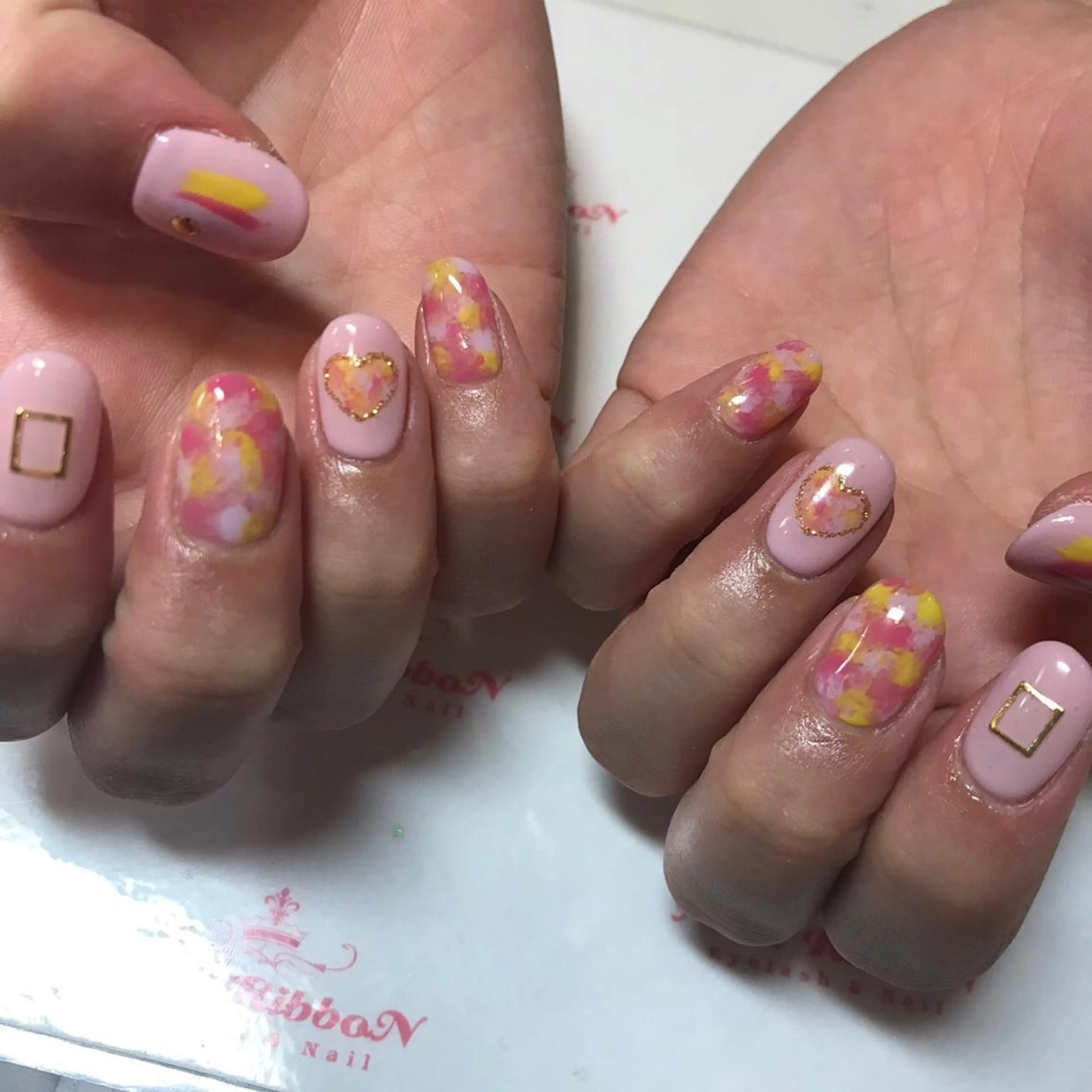 ネイル ネイルリボン 受付スタッフのネイルデザイン