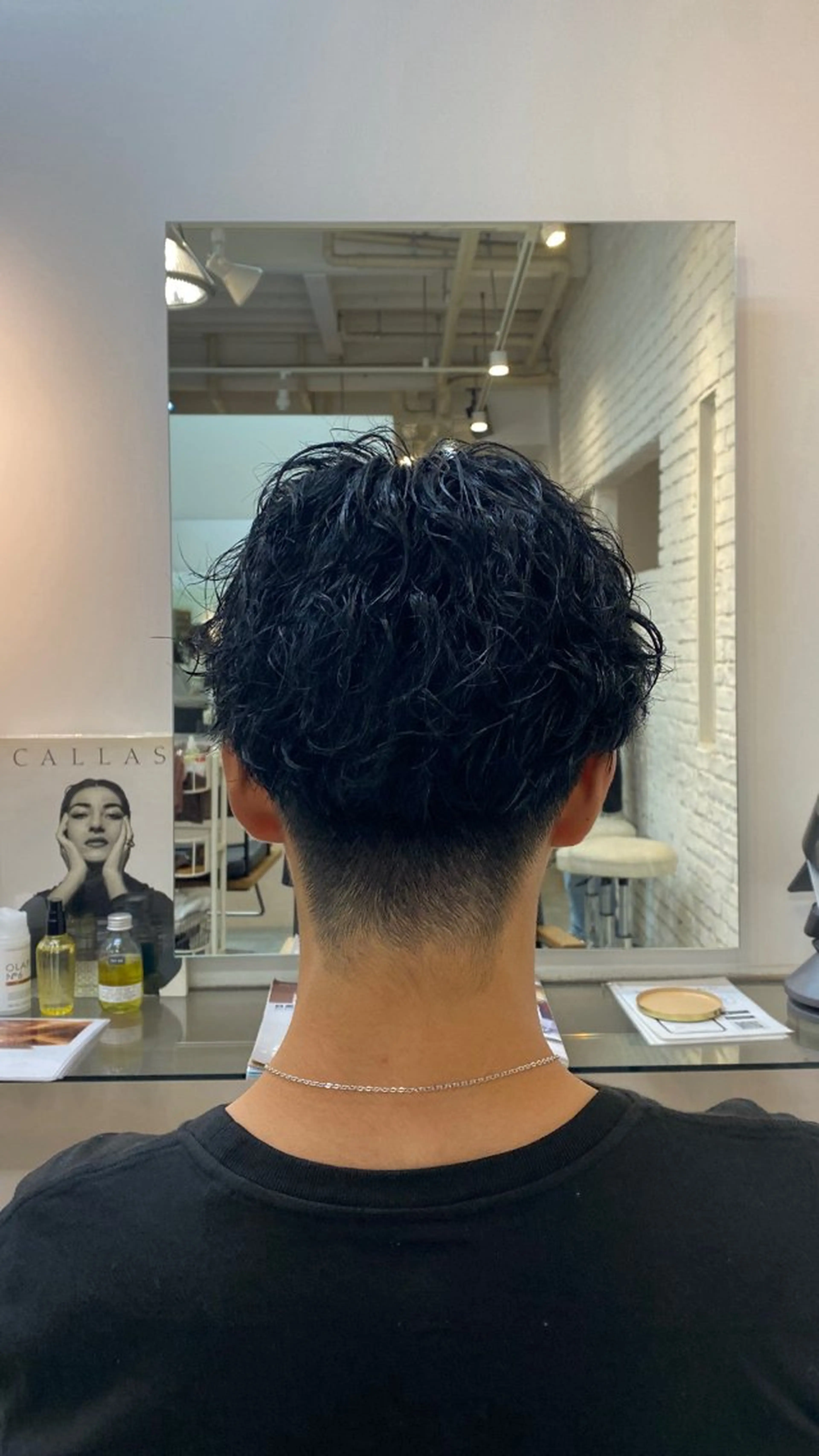 カラー メンズ 黒髪 ブルーカラー ブルーブラック ヘアカラー hinata /ハイトーンのヘアスタイル