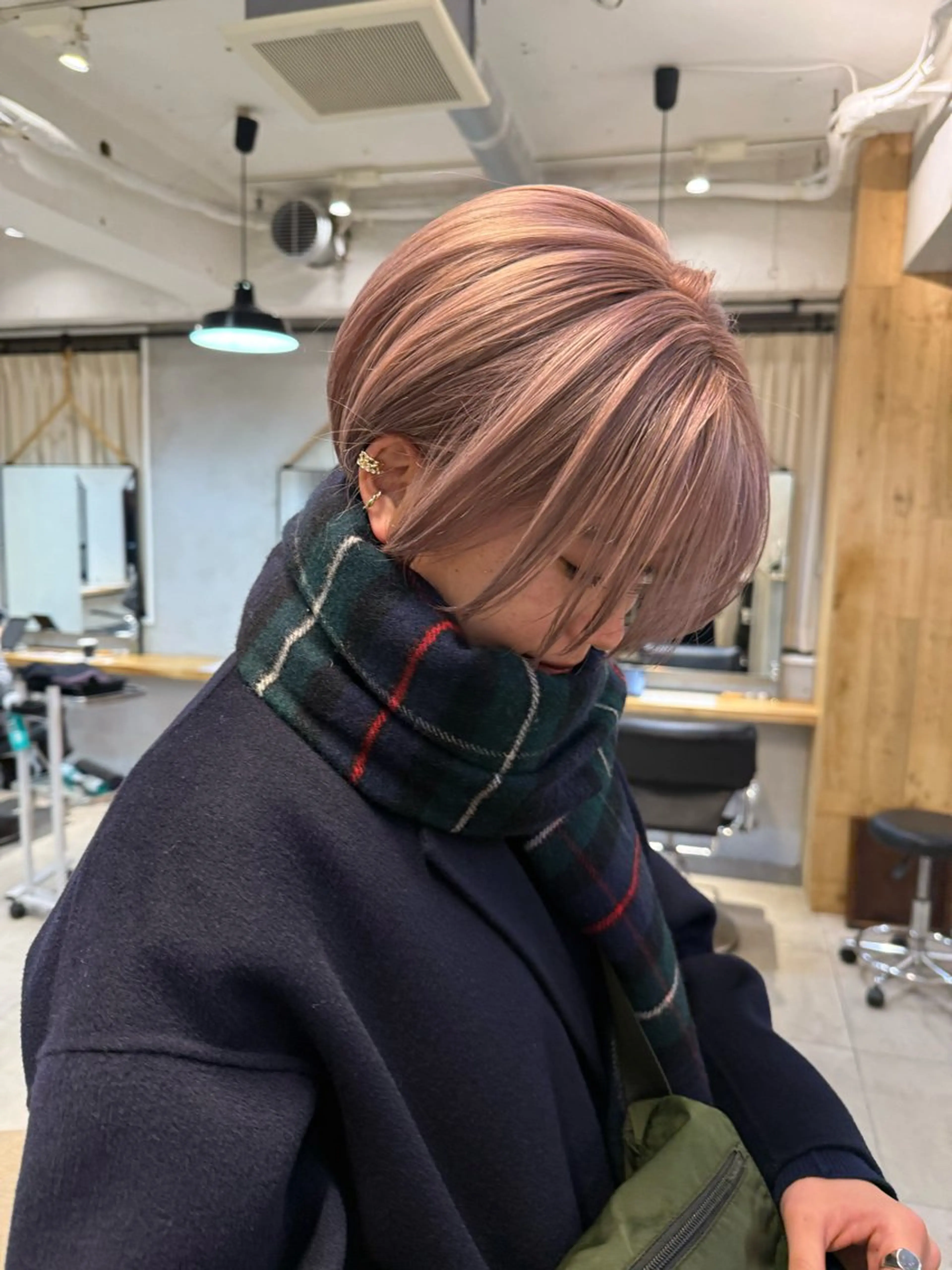 ショート カラー ミルクティー× グレージュMOMOのヘアスタイル