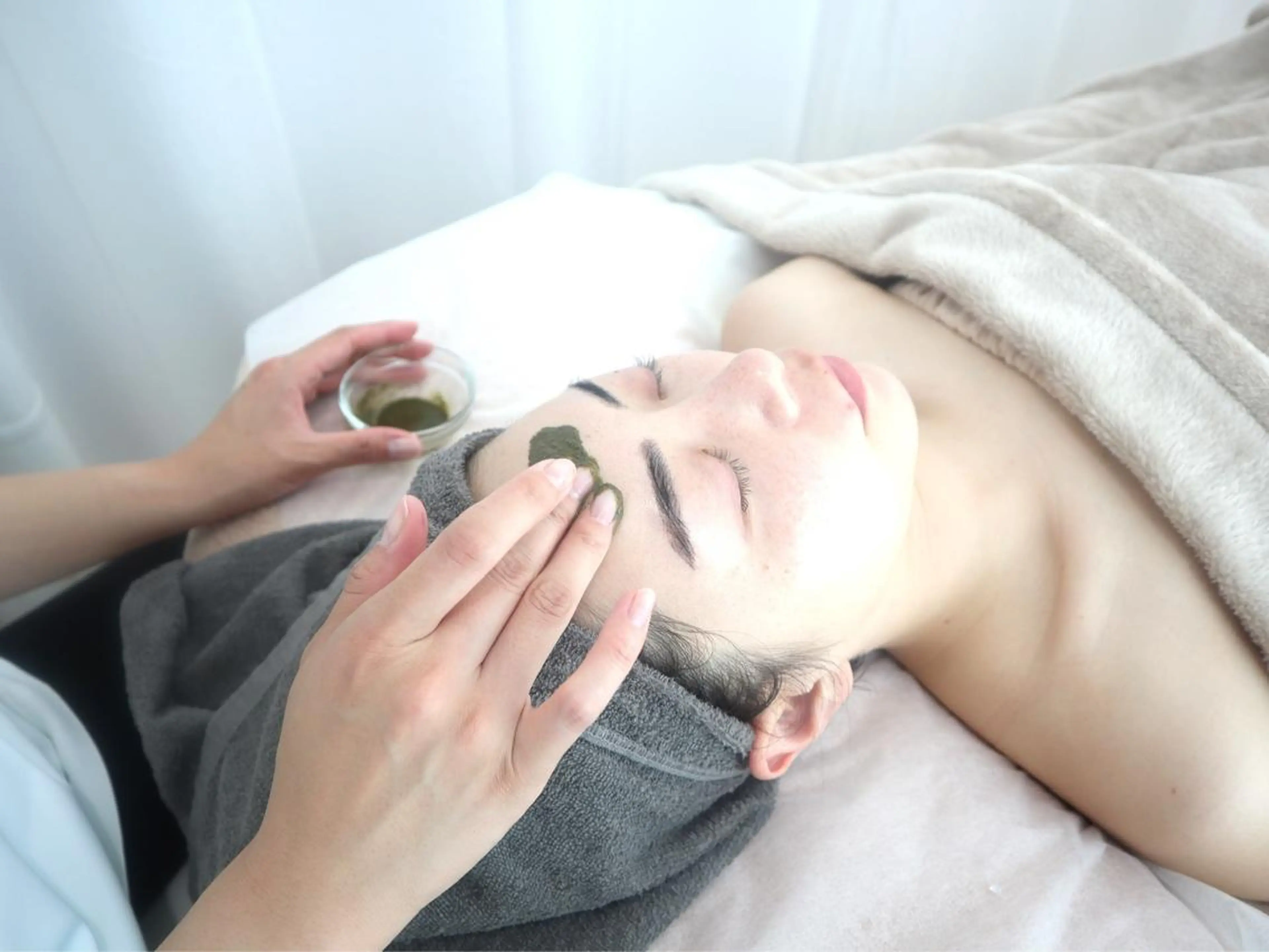 まずはお試し！Revi(剥離なし)ハーブピーリング🌿でたまご肌へ🥚＋生酵素＋LEDフェイシャル〈ニキビ、シミ、シワ〉の写真