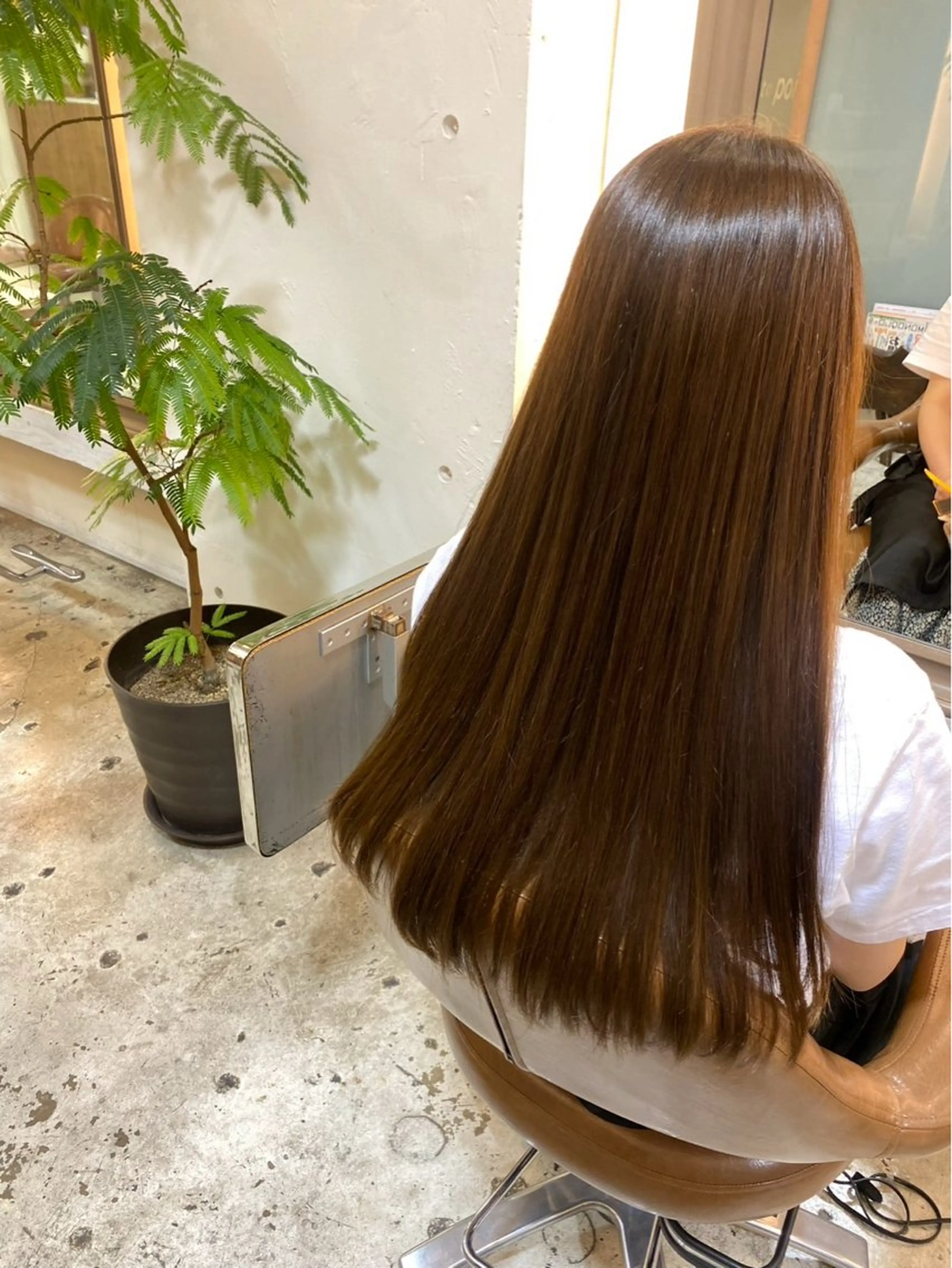 ロング タツキ／レイヤー／ パーマ／艶カラーのヘアスタイル