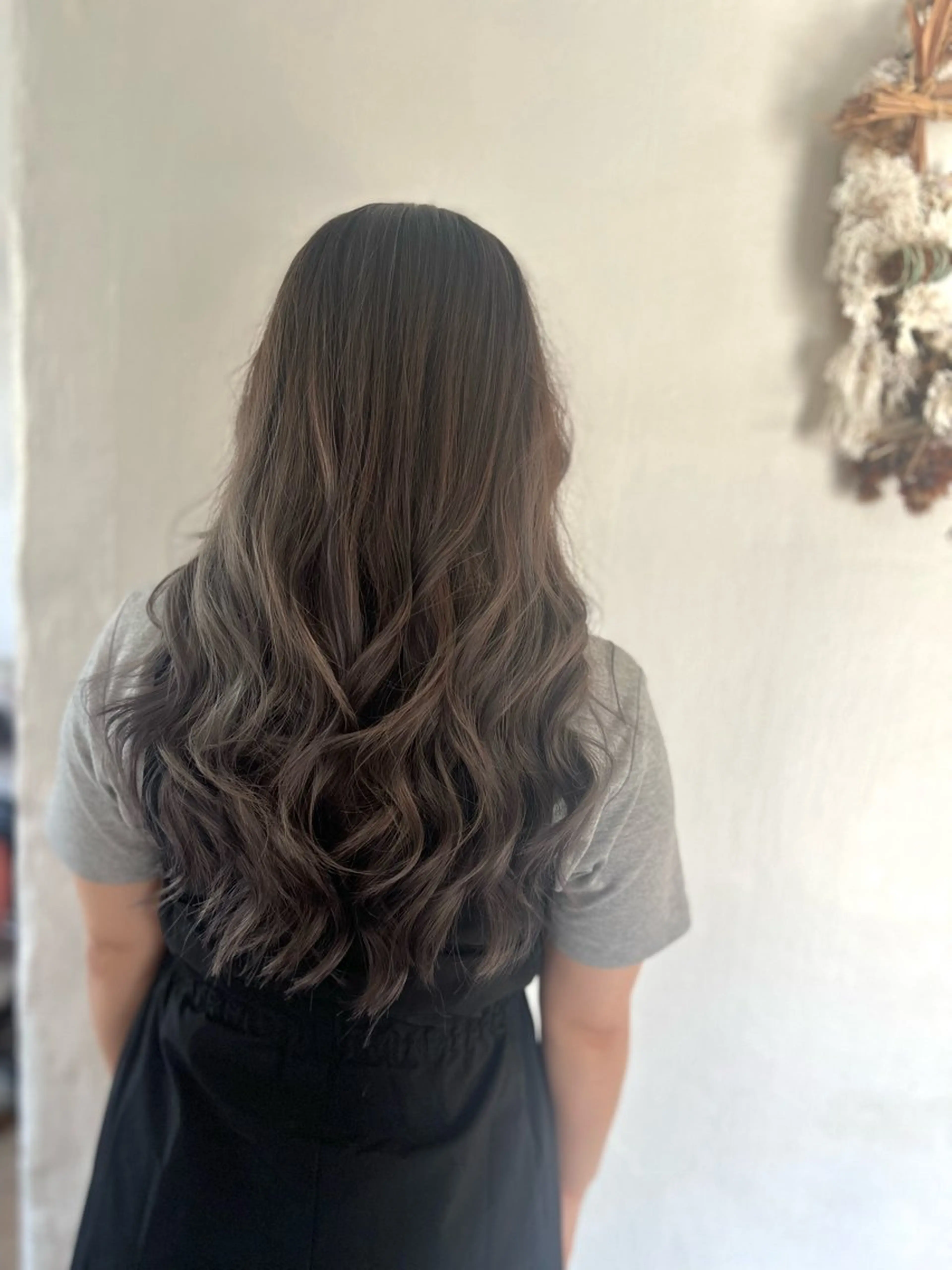 ロング カラー アッシュ ベージュカラー ブリーチ ブラウンカラー 透明感カラー ヘアカラー Style Tのヘアスタイル