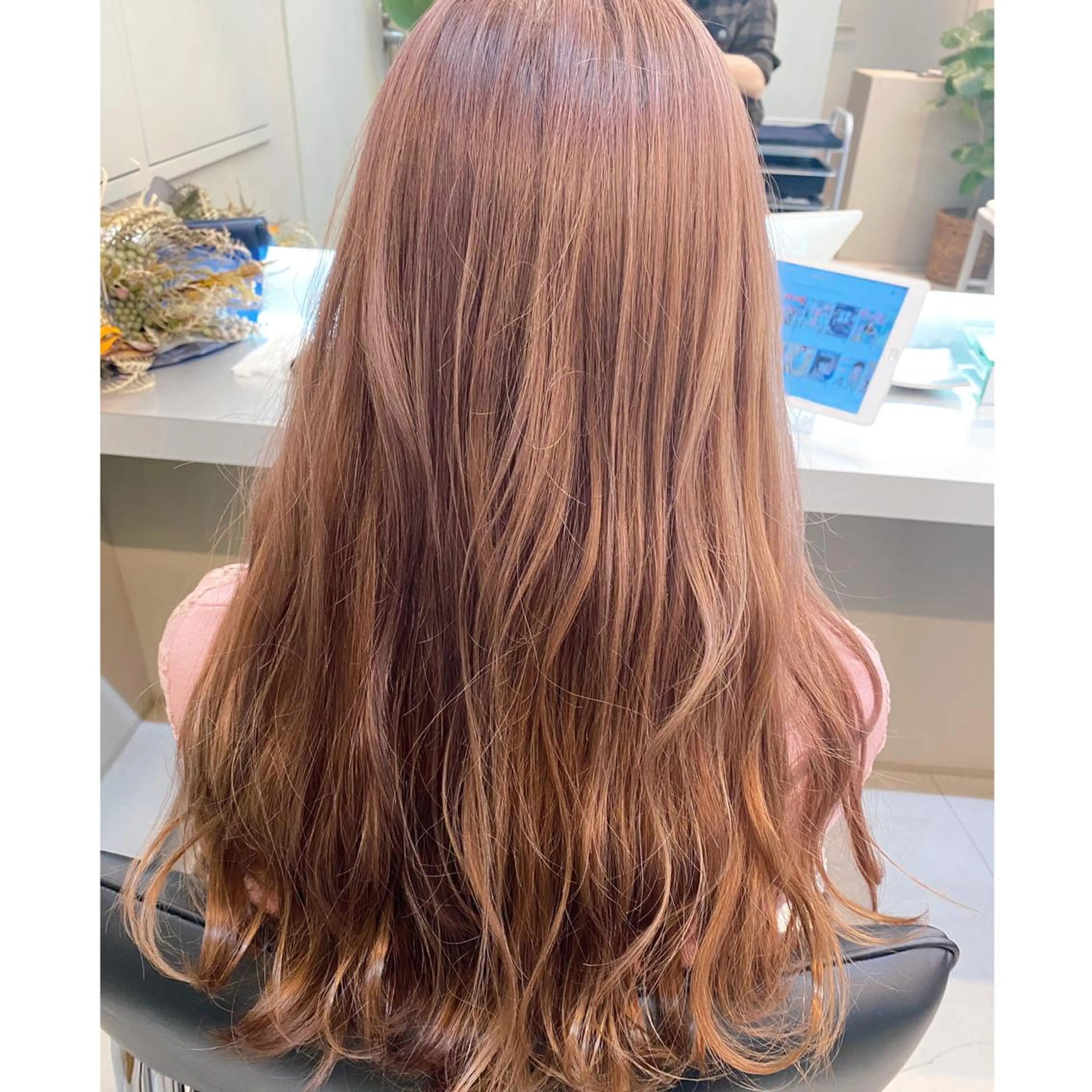 ロング カラー ヘアカラー トリートメント 岡野 静華のヘアスタイル