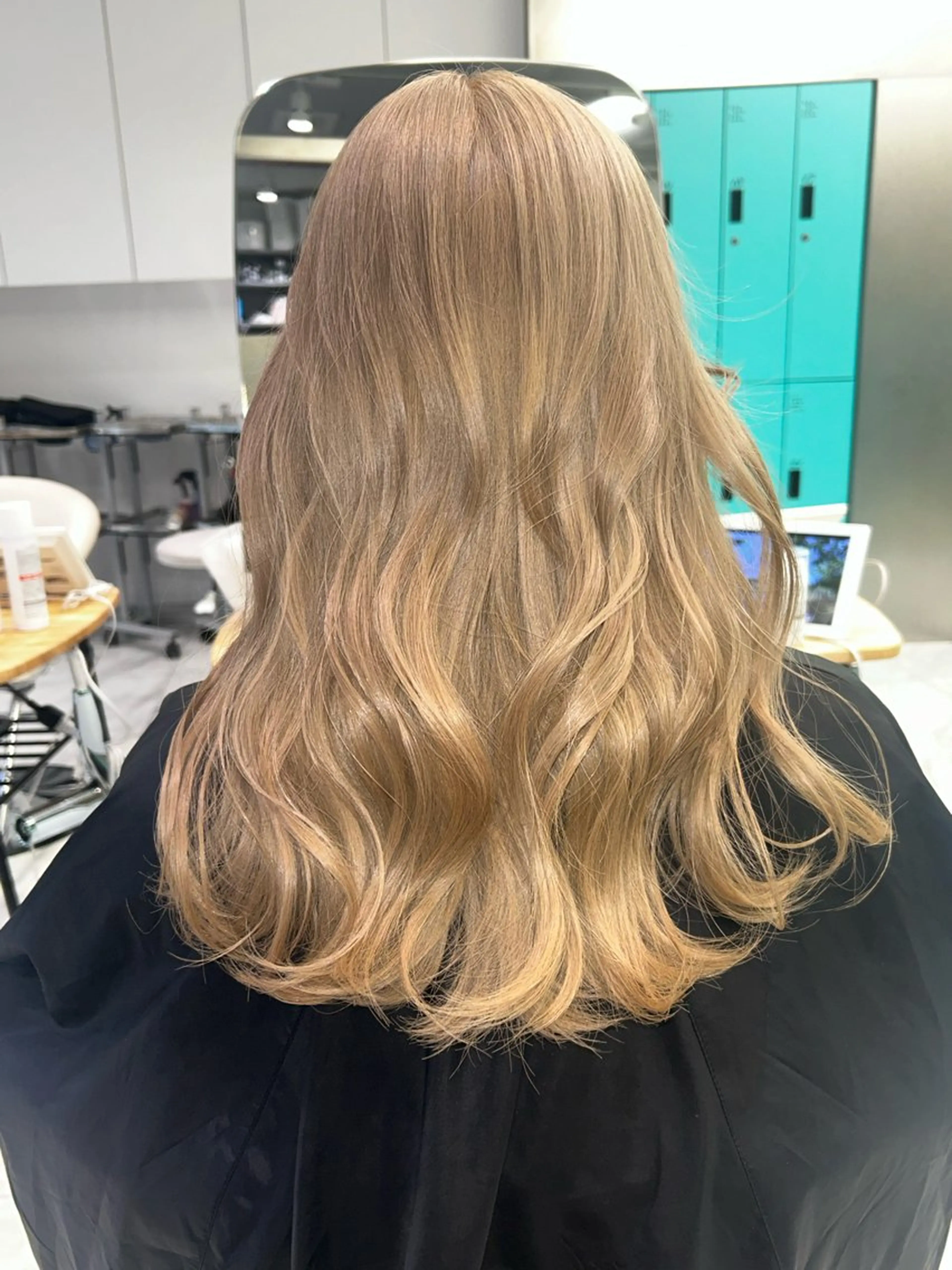 カラー レイヤー／マツエク 💋𝑨𝑵𝑵𝑨のヘアスタイル