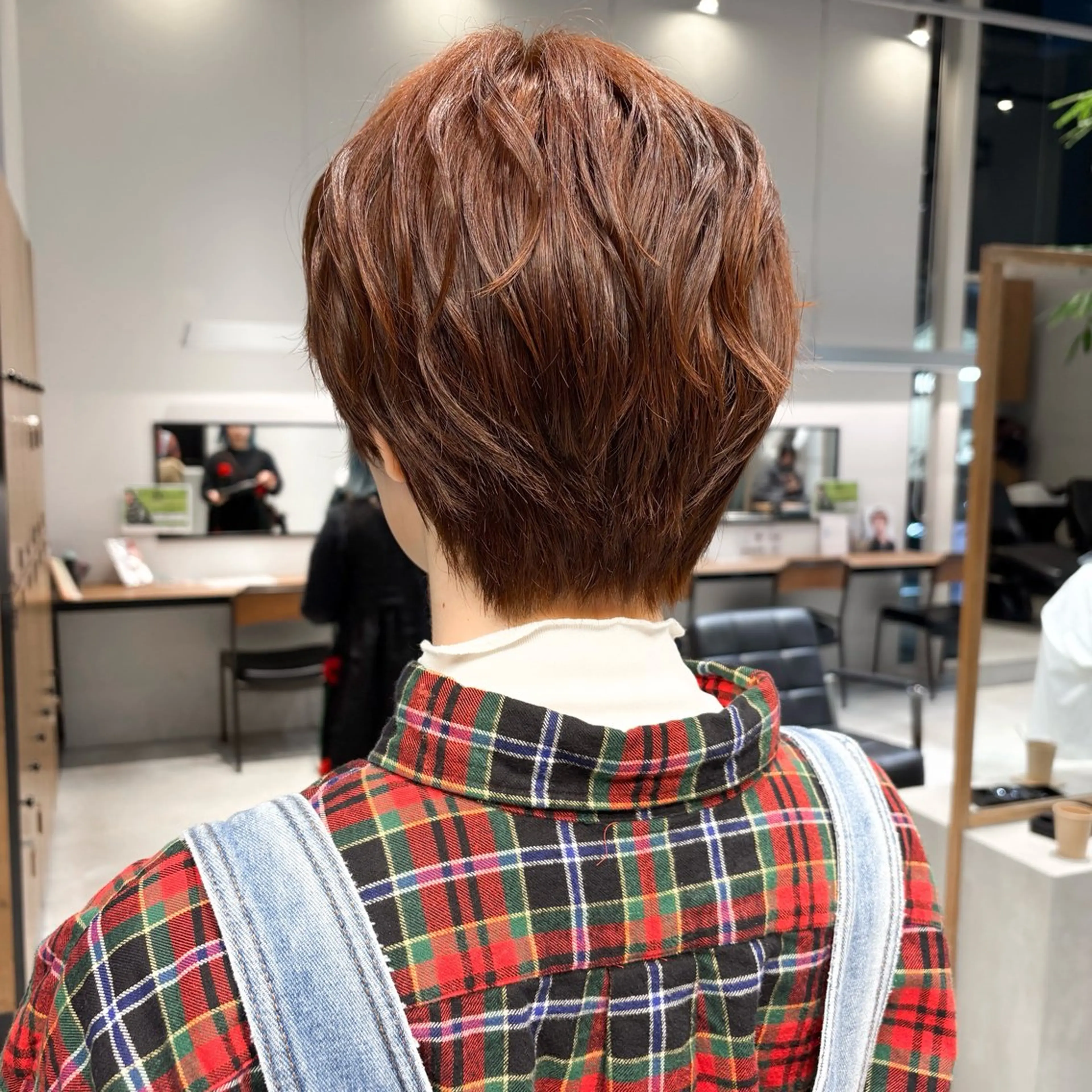 ショート カラー ベリーショート オレンジ 髪質改善 ショートヘア 金本麗美　ボブパーマ グレージュ/オリーブのヘアスタイル