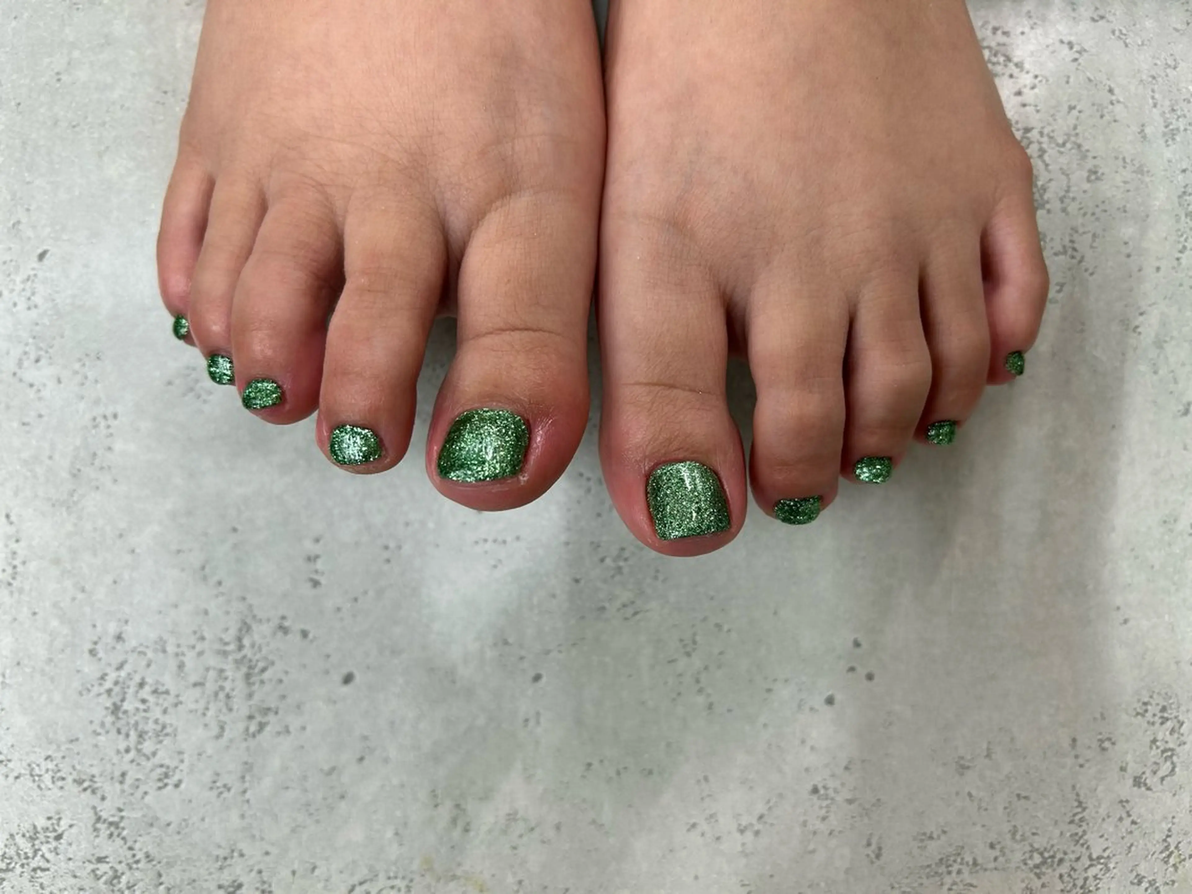 ネイル フットネイル ラメ(グリッター) ワンカラーネイル MAXKELLY MAIKAのネイルデザイン