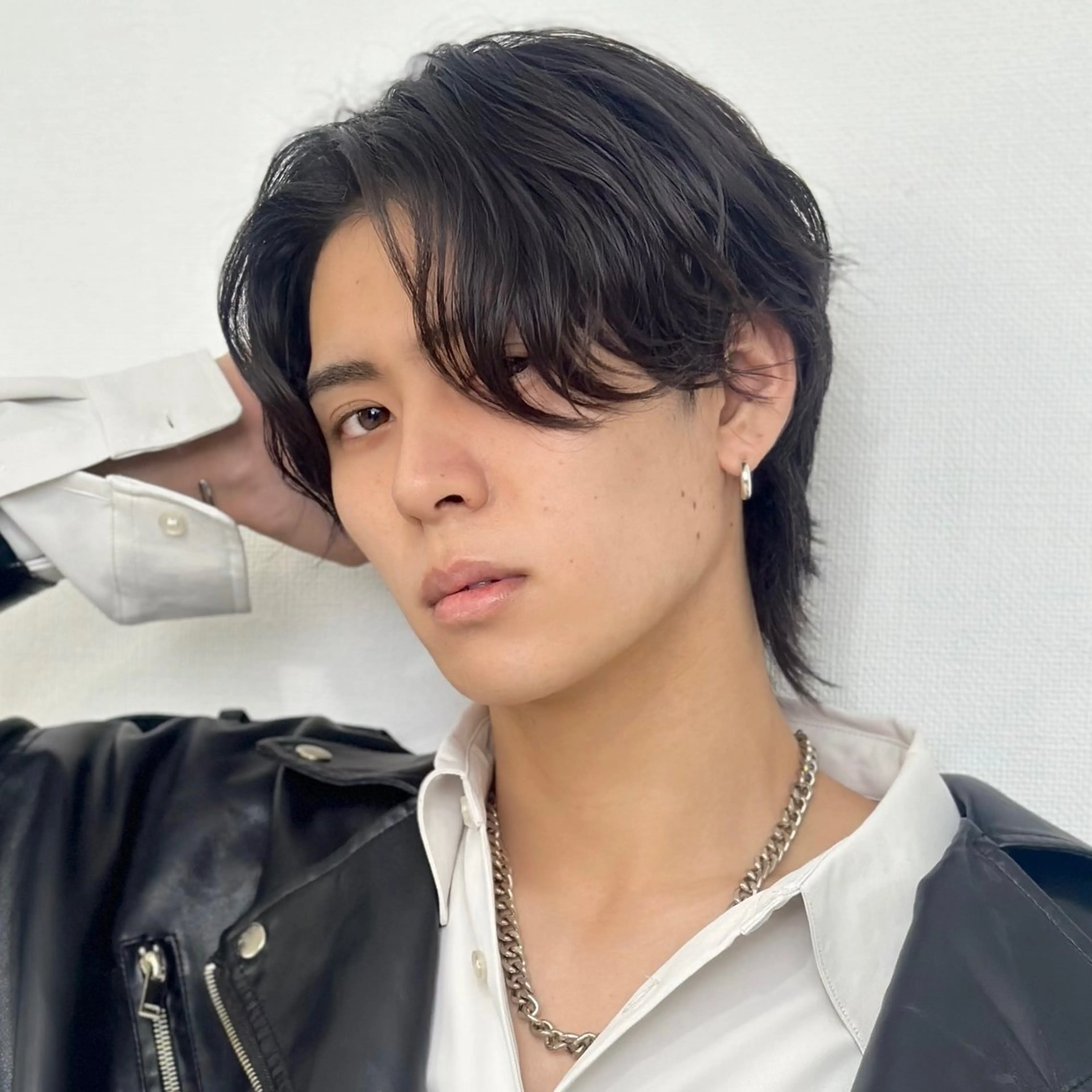 ミディアム カラー パーマ メンズ ミディアムパーマ カルマパーマ メンズ韓国風 メンズパーマ ツイストスパイラルパーマ カット トリートメント 【池袋店 店長】伊藤 昂樹/曲がる縮毛矯正のヘアスタイル