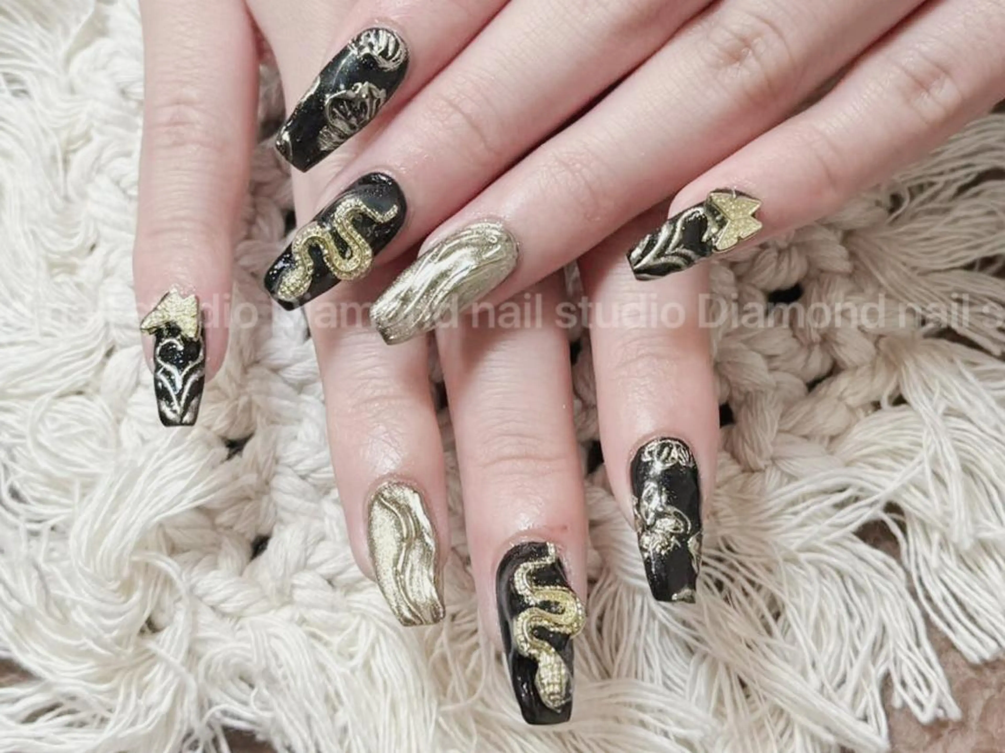 セミロング ハンドネイル DIAMOND 💅のネイルデザイン