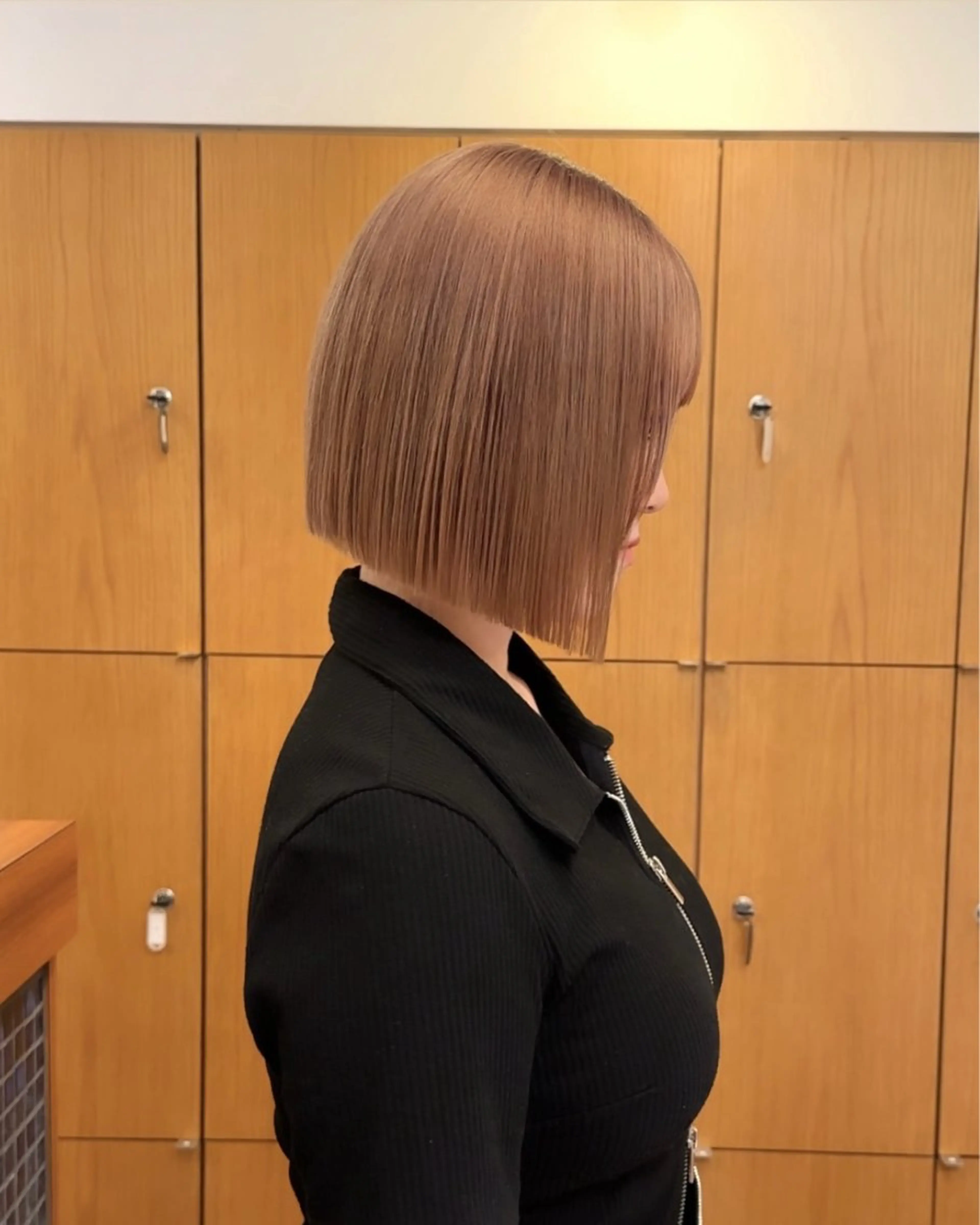 ショート カラー ベージュカラー ボブ リンダ所属・ボブ/ブリーチ 顔周り/すずきのヘアスタイル