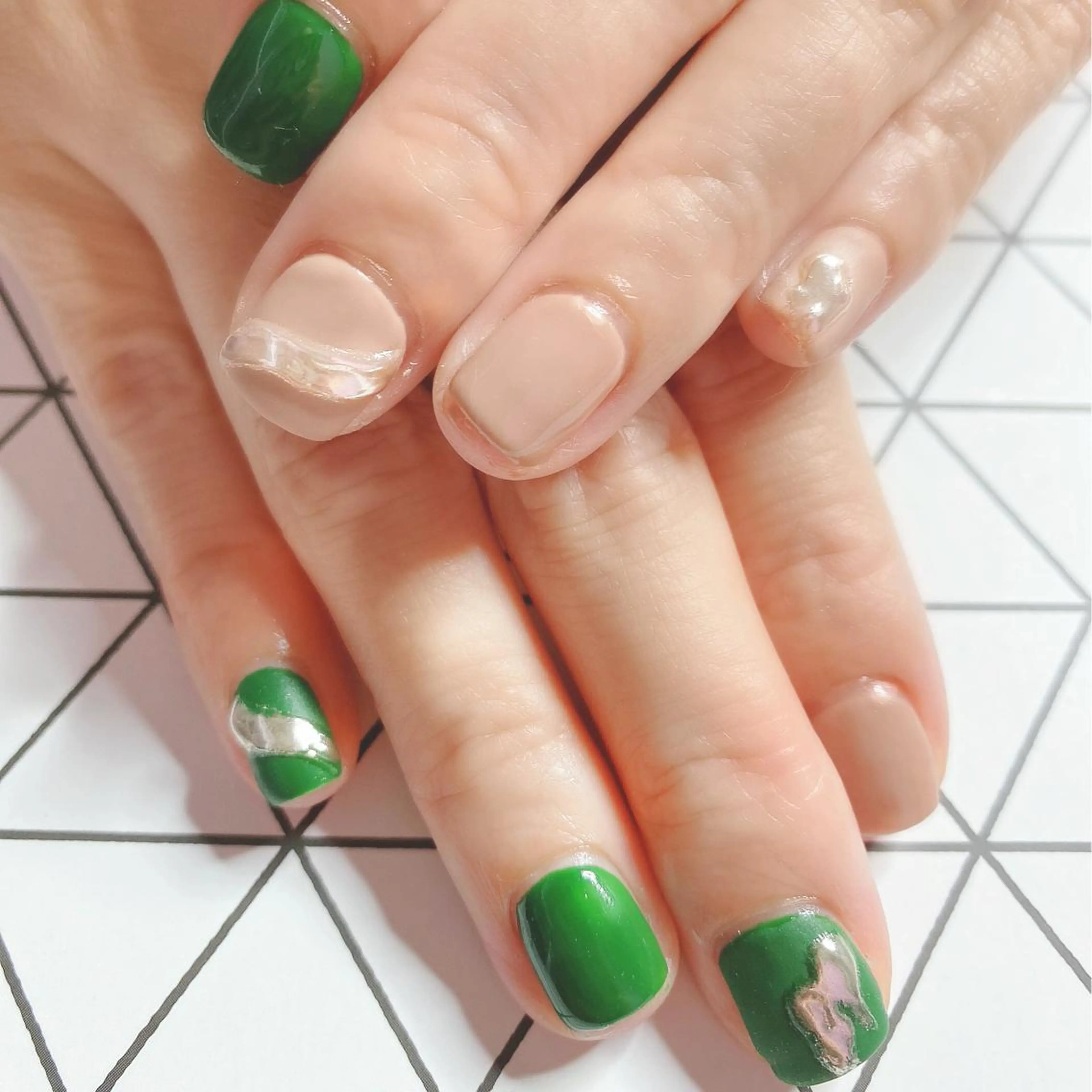 ネイル Mizuliネイル 眉毛メイクのサロンのネイルデザイン