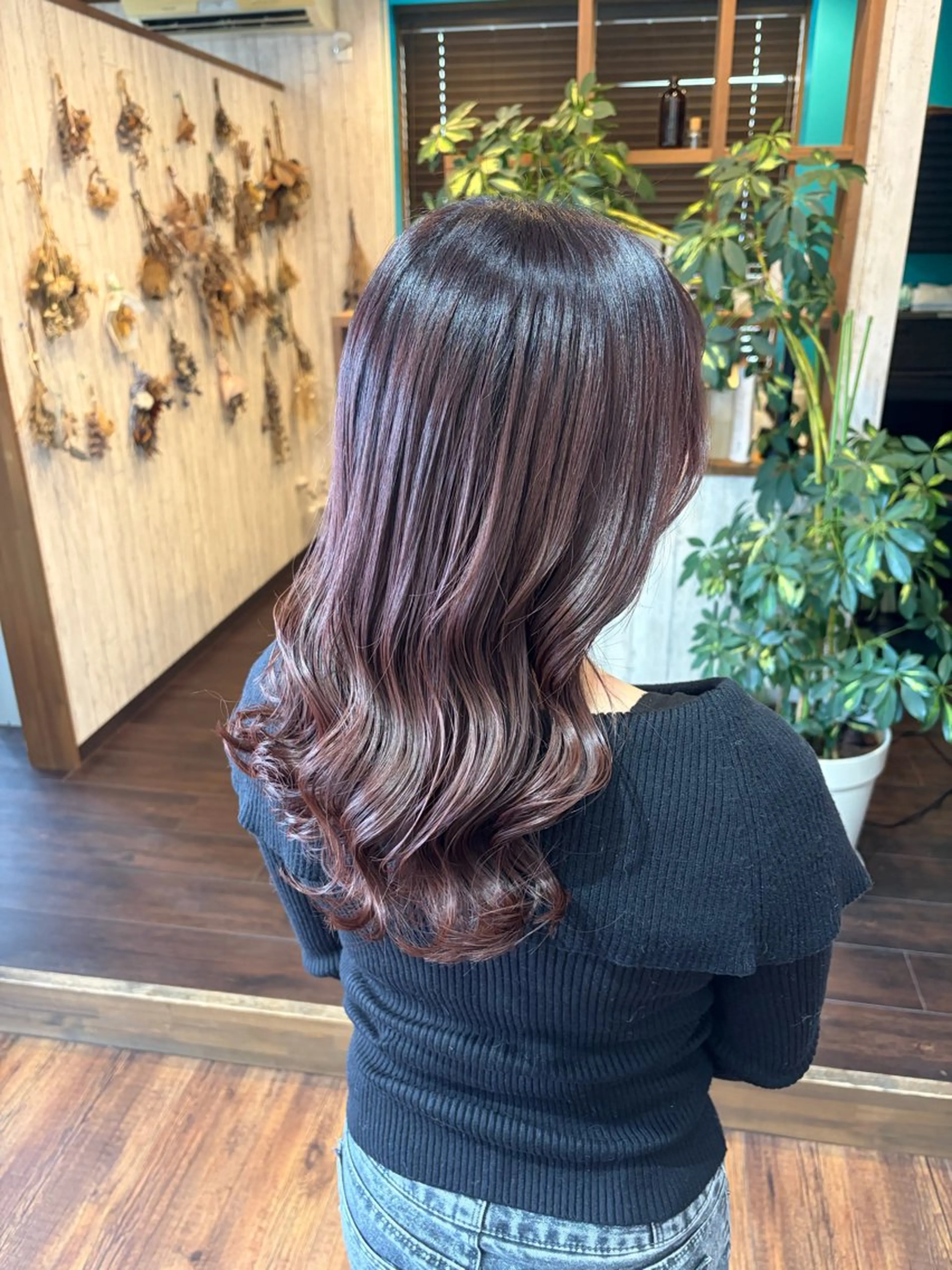 ミディアム カット 早坂 さくらのヘアスタイル