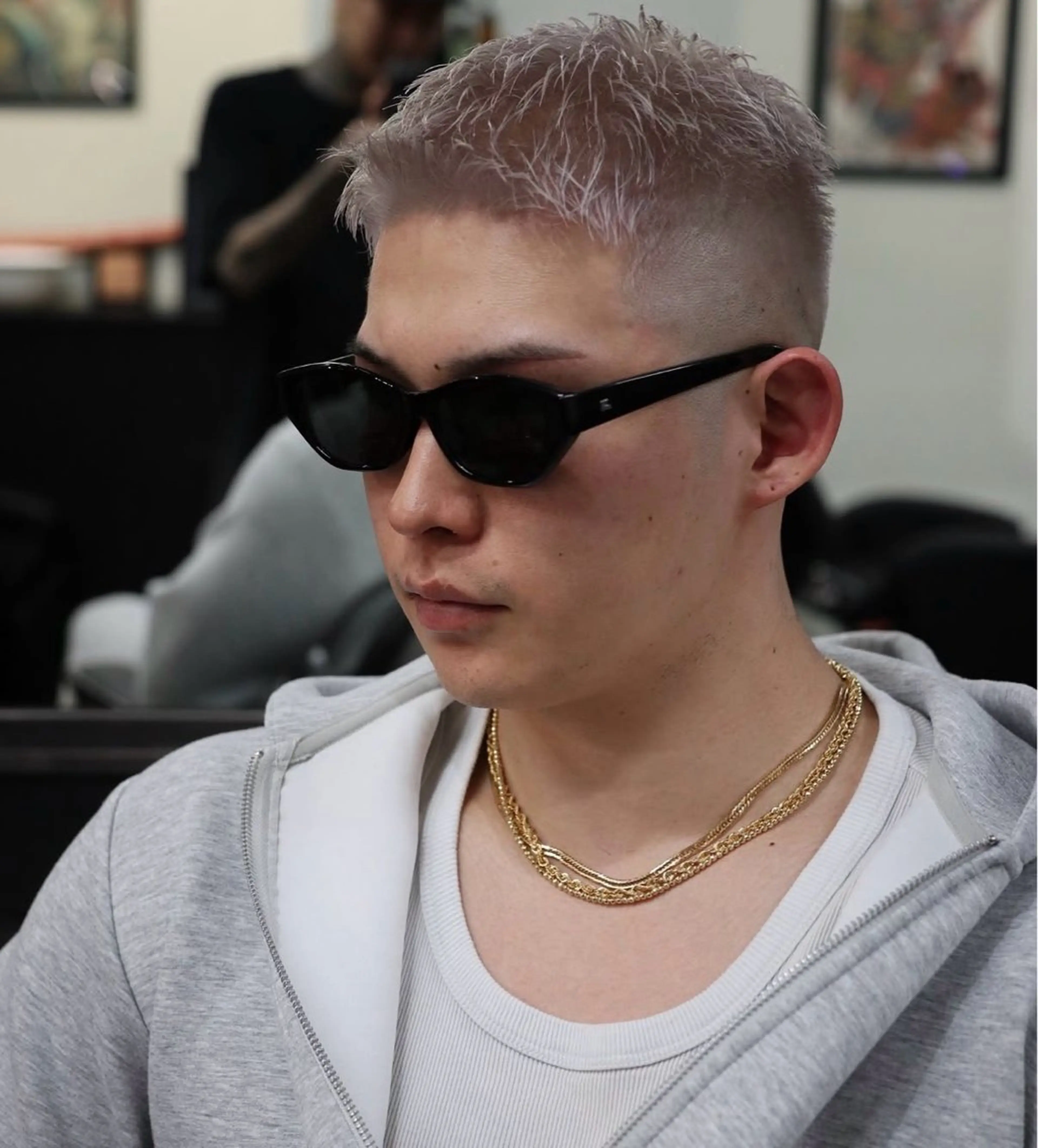 カラー メンズ メンズブリーチ フェードカット ブリーチ 断髪刈舞 STAFFのヘアスタイル