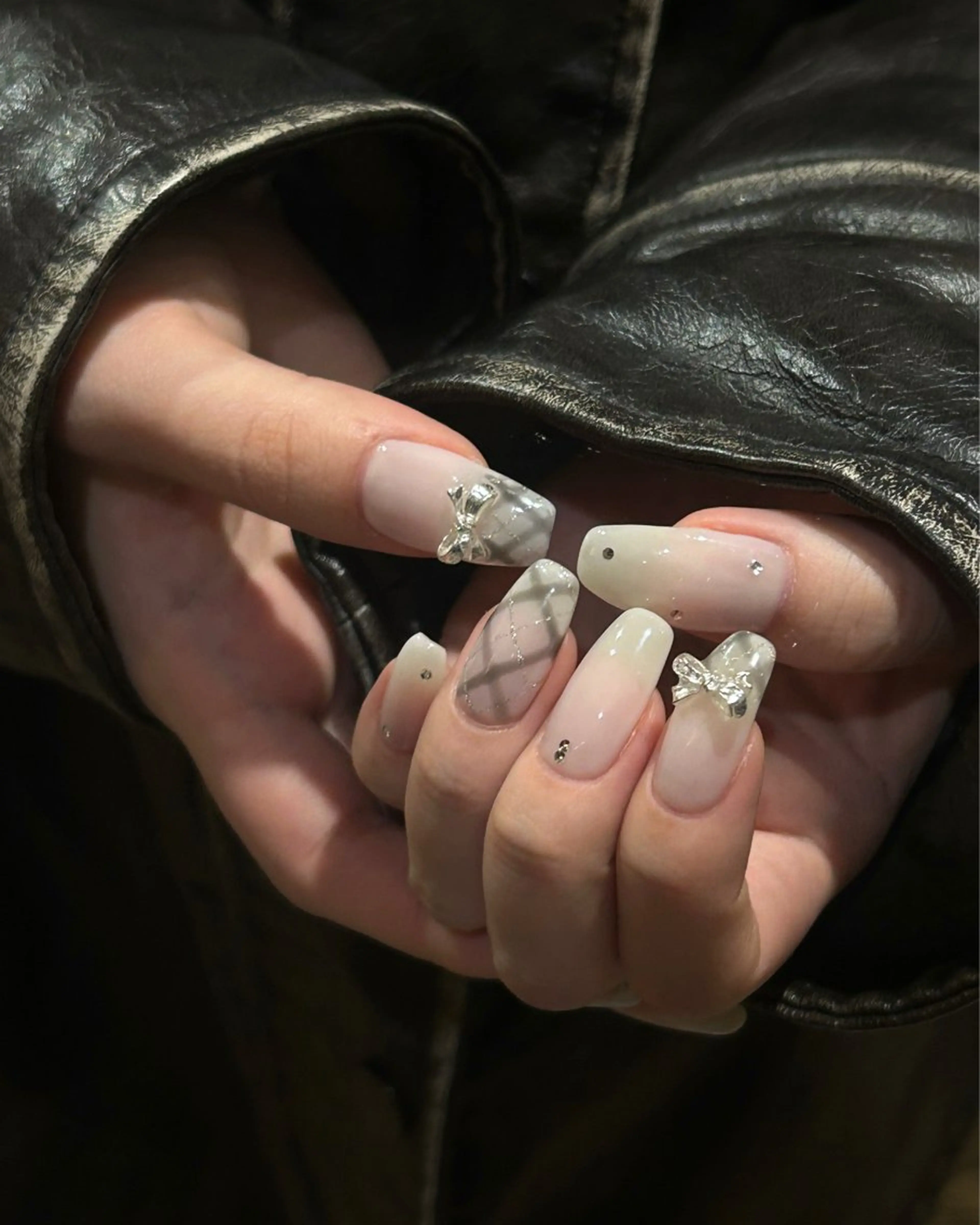 ネイル ガーリー 持ち込み CLALA Yuri🩶のネイルデザイン