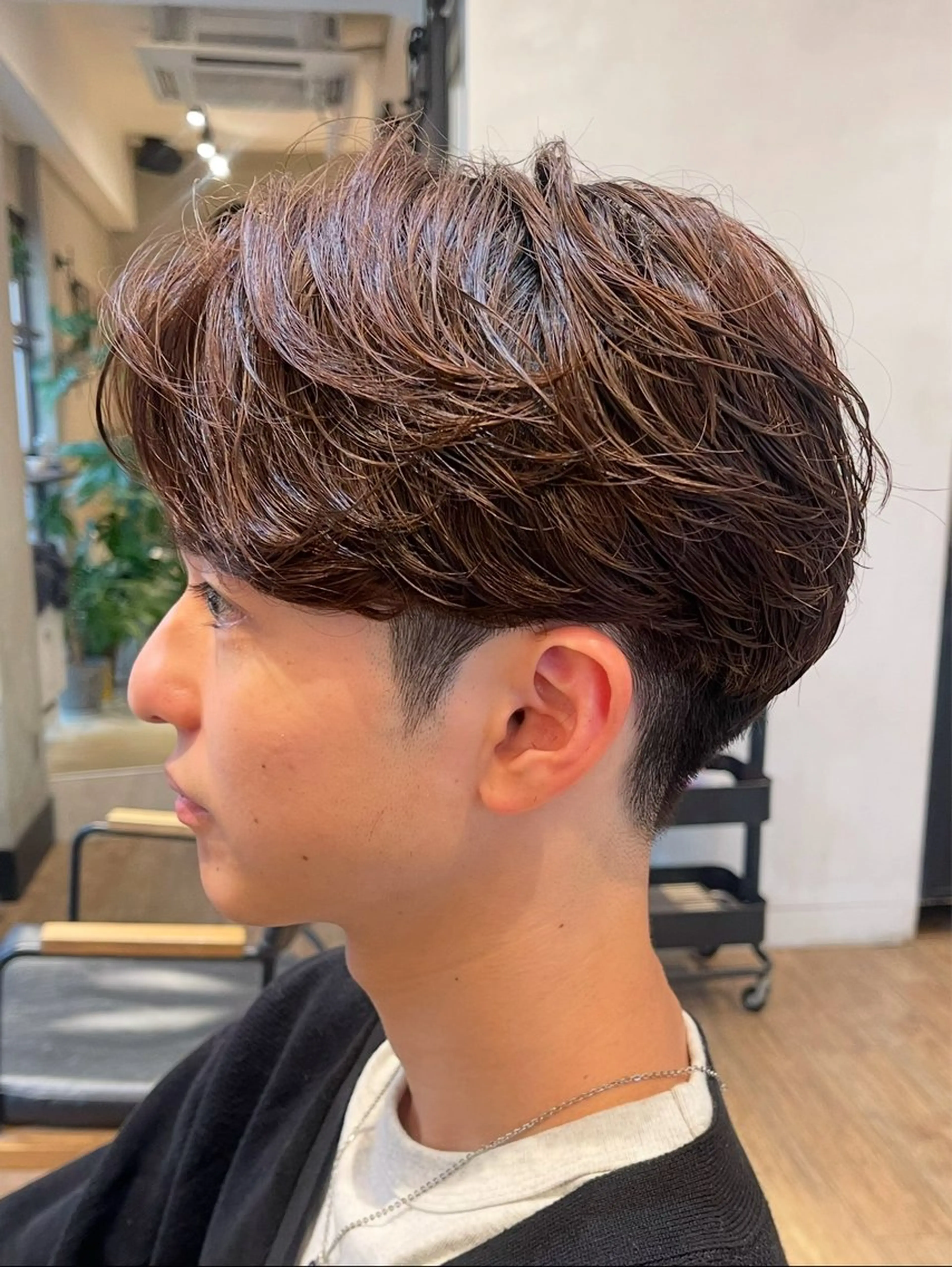 ショート パーマ メンズ ビジネス センターパート フェードカット フェザーパーマ メンズ韓国風 カット パーマ トリートメント ヘアセット amie高崎所属・高崎メンズパーマ 髪質改善TAKEのヘアスタイル