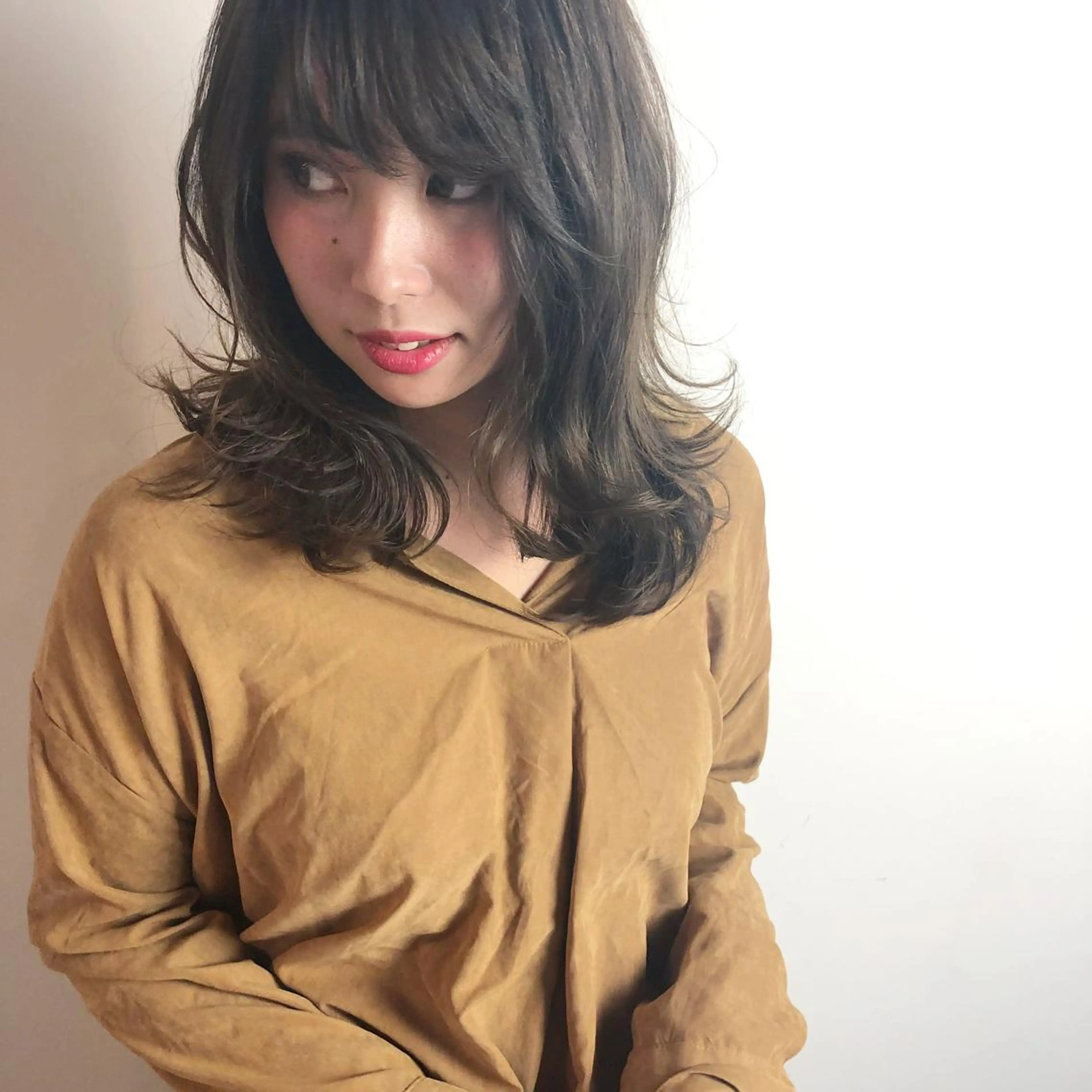 ミディアム カラー アッシュ ダークアッシュ イルミナカラー 髪質改善、エクステ 山口卓哉のヘアスタイル