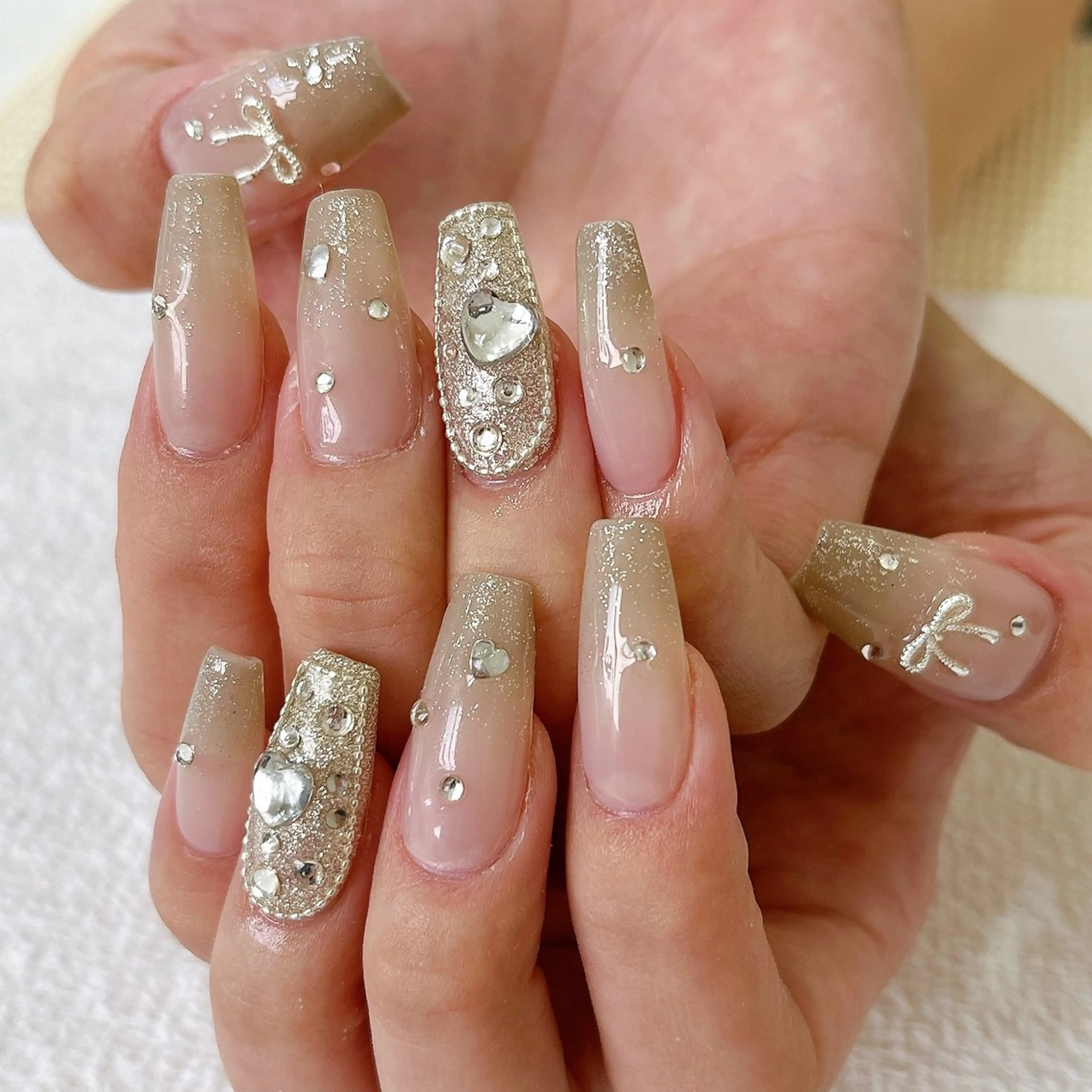 ネイル ブラウン ラメ(グリッター) ストーンネイル Ellenail名古屋所属・伊藤 愛のネイルデザイン