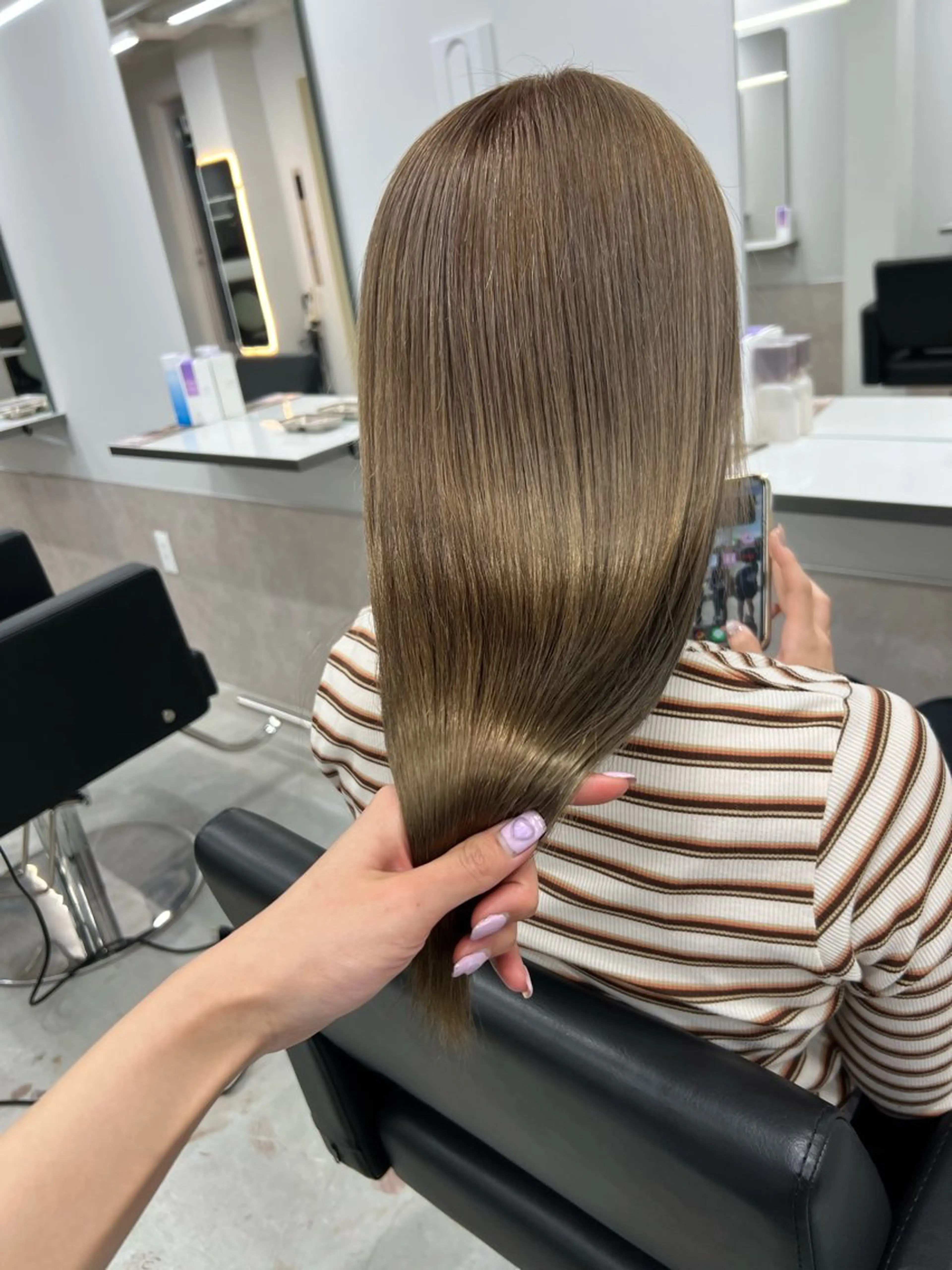 ロング ヘアカラー maya レイヤーカットのヘアスタイル