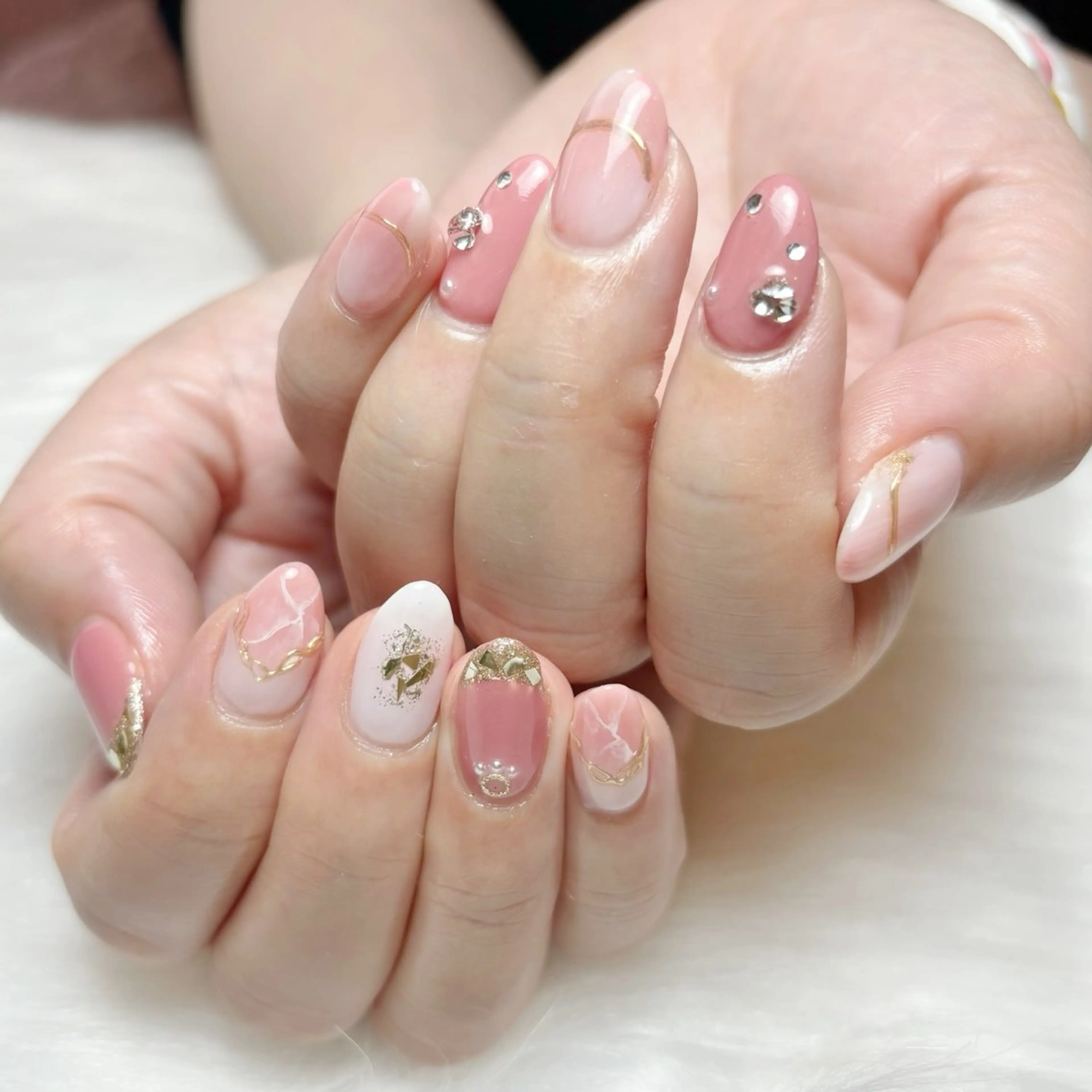 ミディアム 韓国風ヘア Conjunim MAMI🎀✨のネイルデザイン