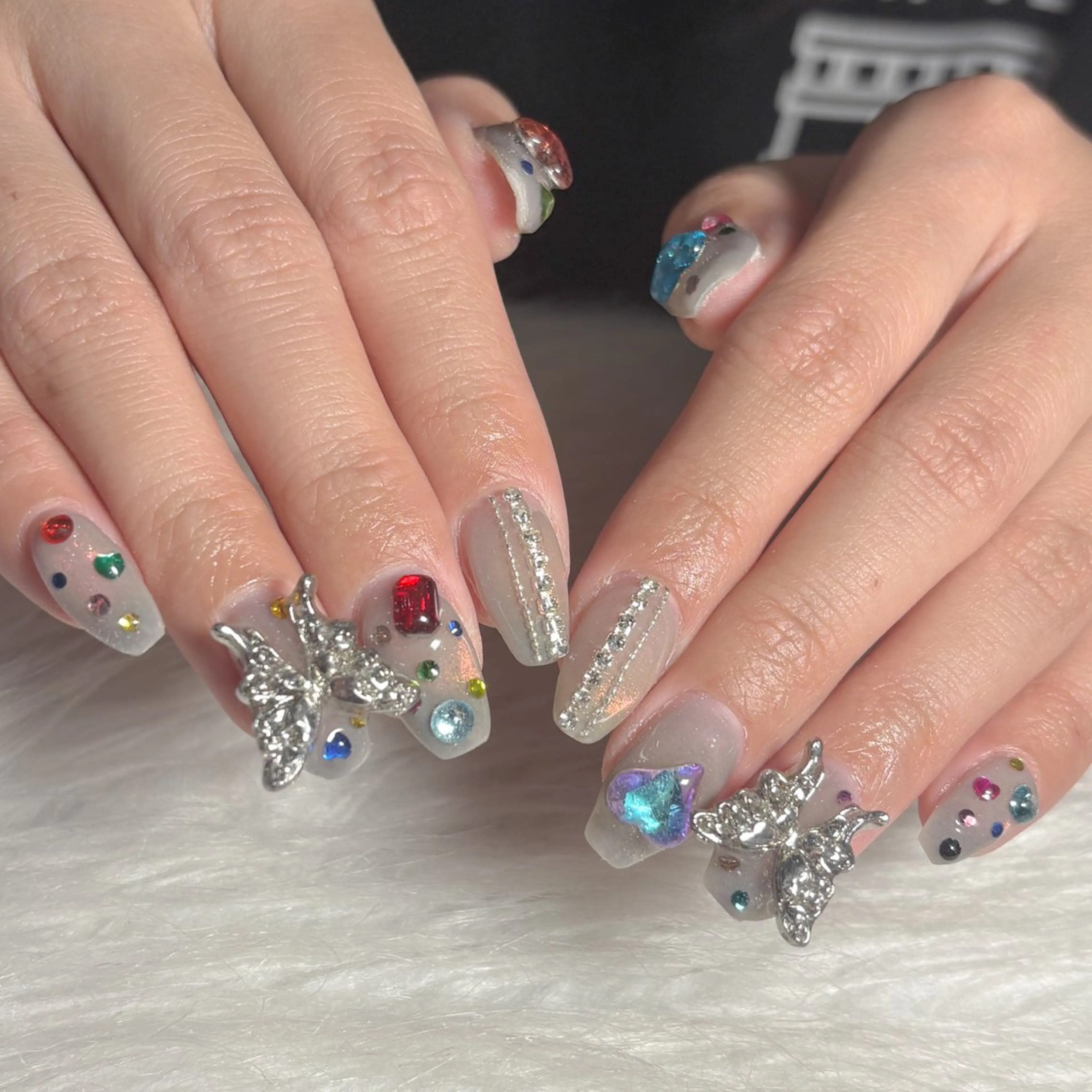 ネイル ハンドネイル LAVISH manaのネイルデザイン