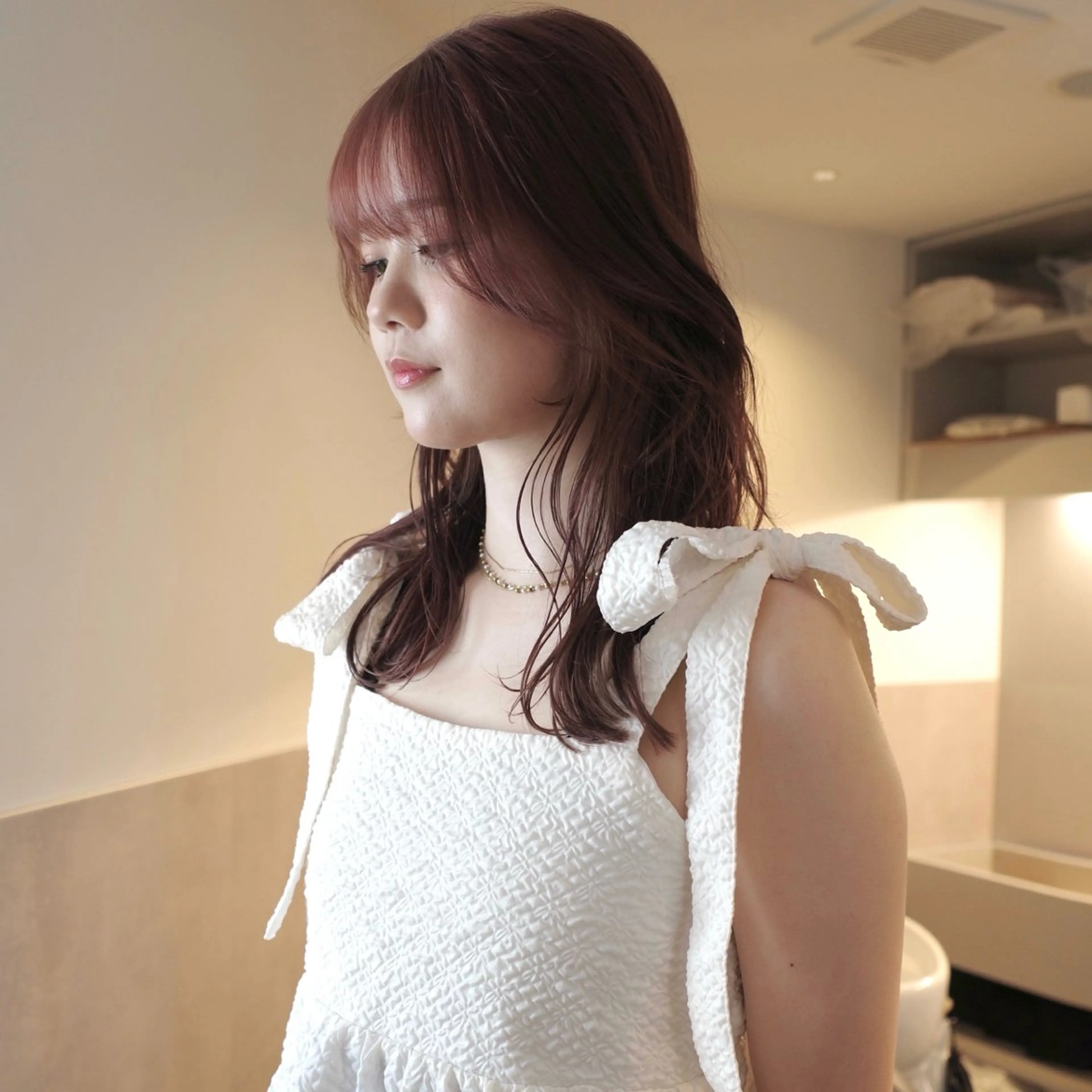 ミディアム カラー ベージュカラー 透明感カラー ピンクカラー ピンクベージュ 顔まわりレイヤー カット ヘアカラー トリートメント nonoka オリーブ/グレージュのヘアスタイル