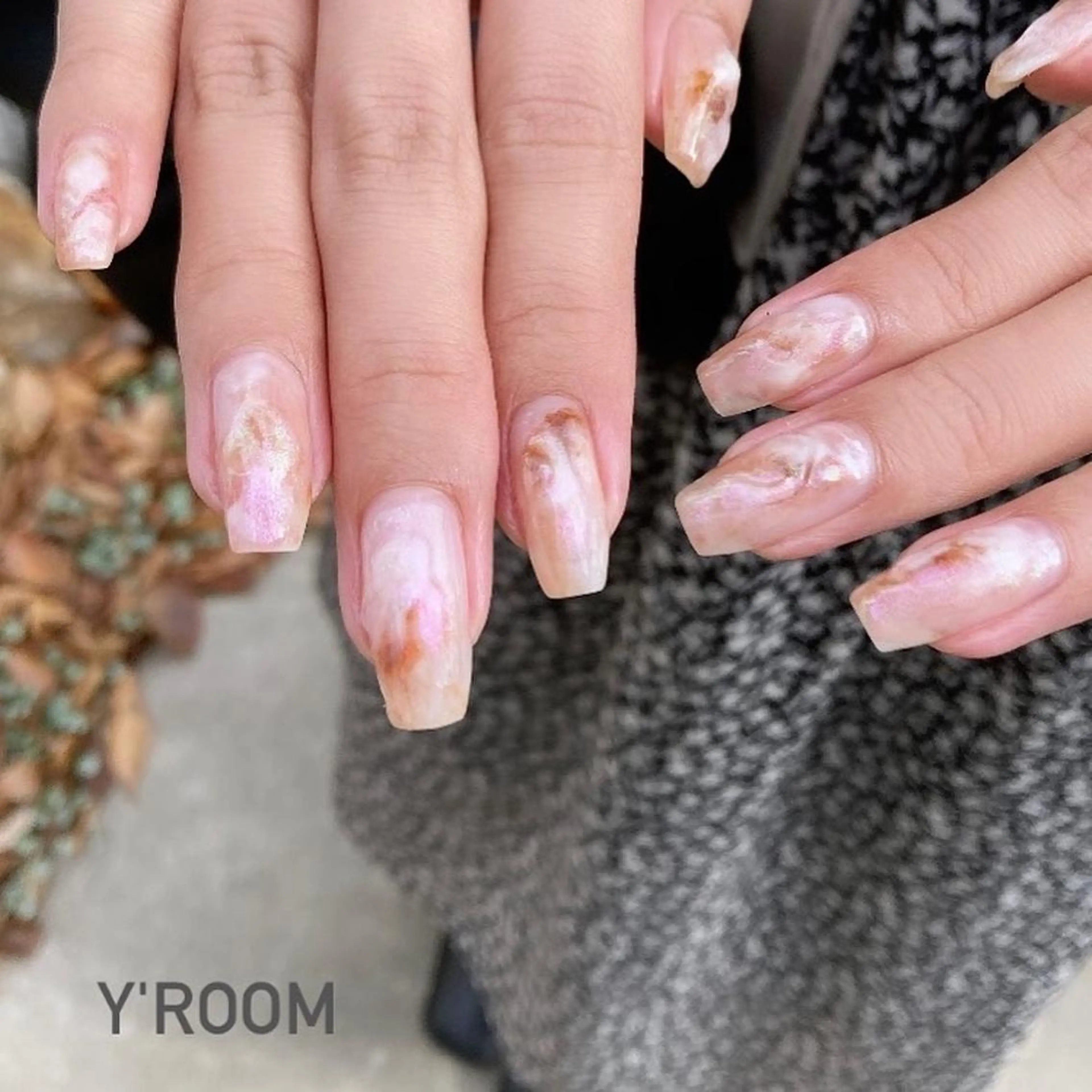 ネイル オーロラネイル フラッシュネイル フットネイル ジェルネイル 氷ネイル・うるうるネイル ハンドネイル YUKA （ネイリスト）のネイルデザイン