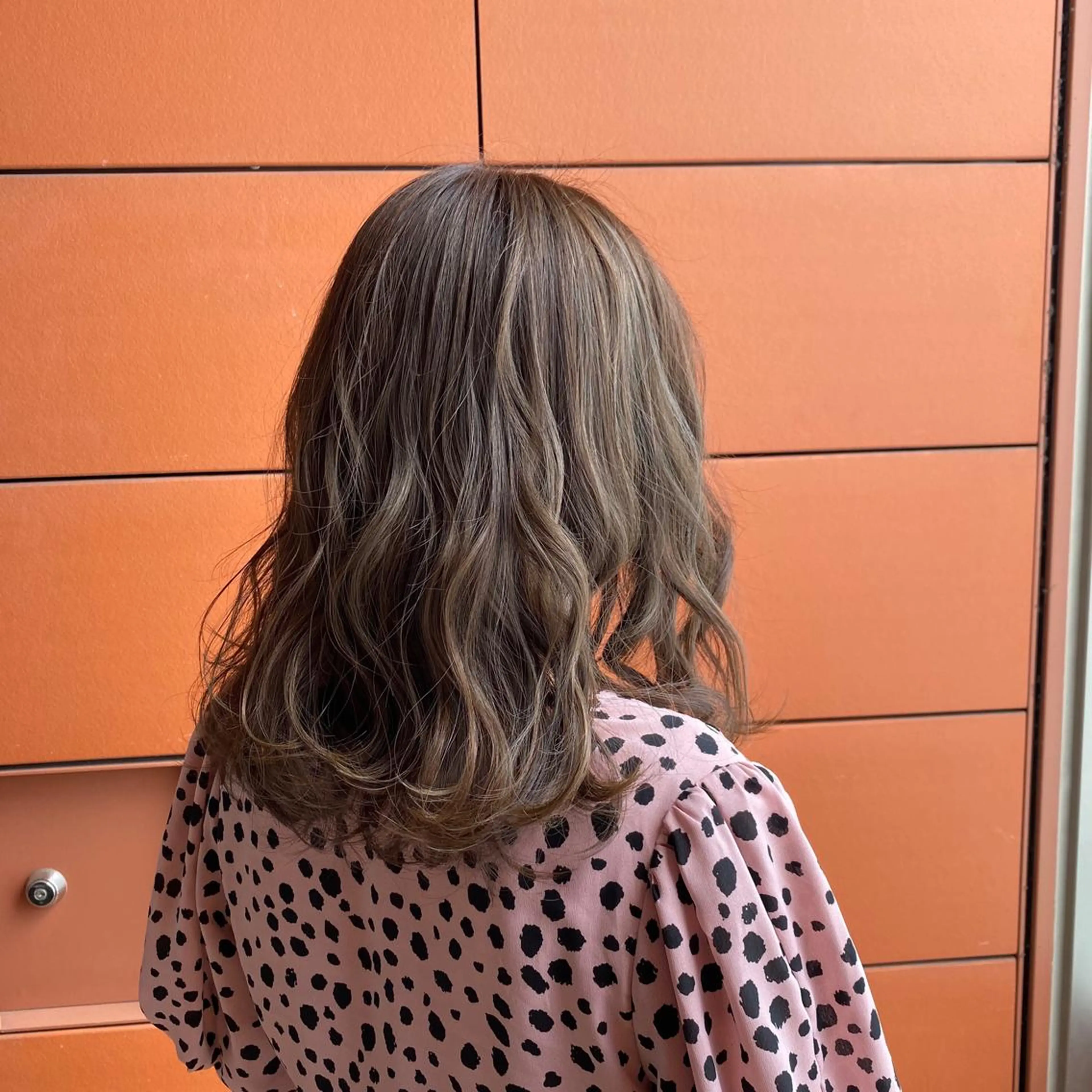 セミロング カラー ベージュカラー ハイライトカラー ハイライト Minori【ミノリ】所属・井手 孔介のヘアスタイル