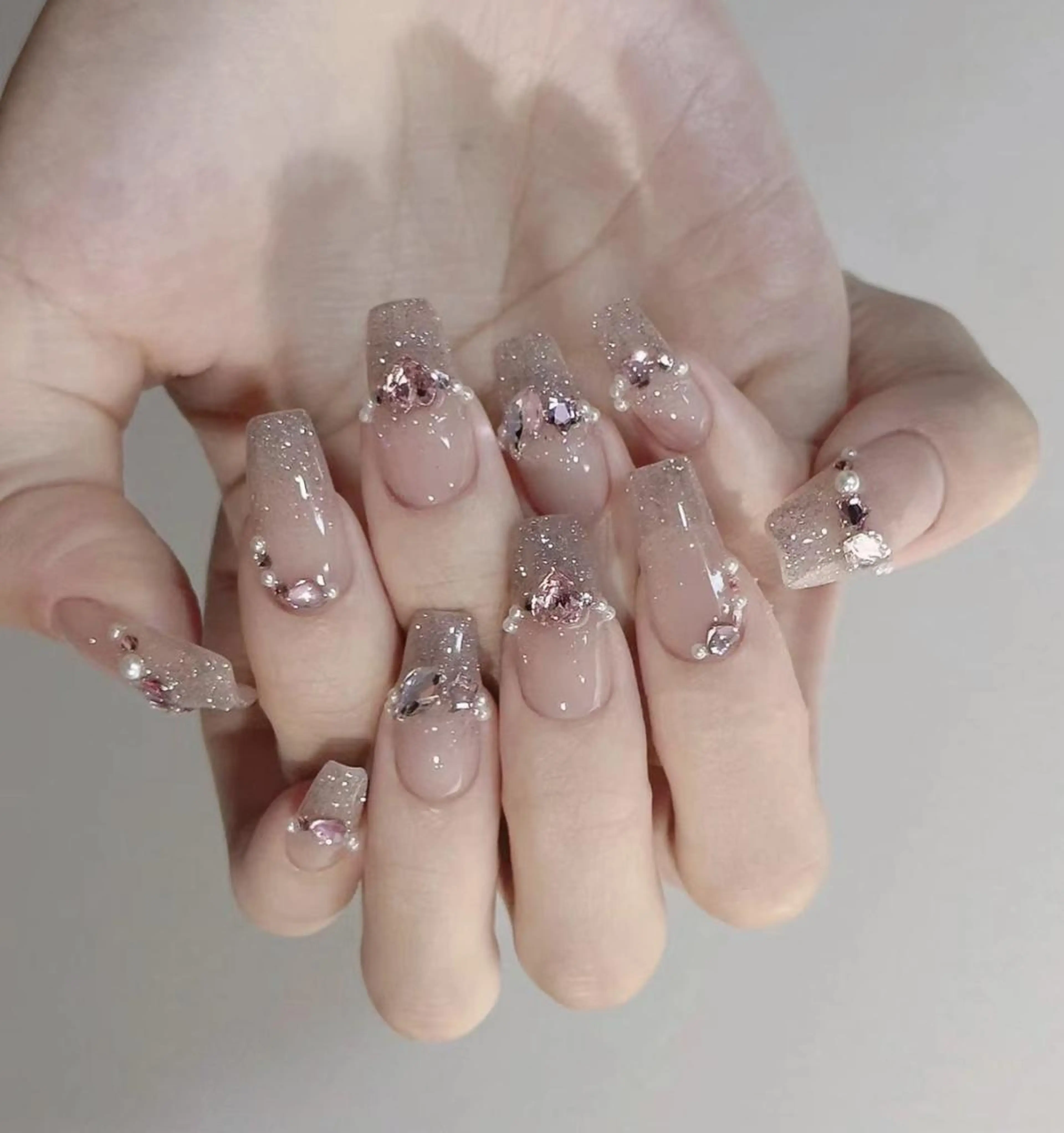 ネイル アートネイル 長さ出し ネイルチップ Queens テイのネイルデザイン