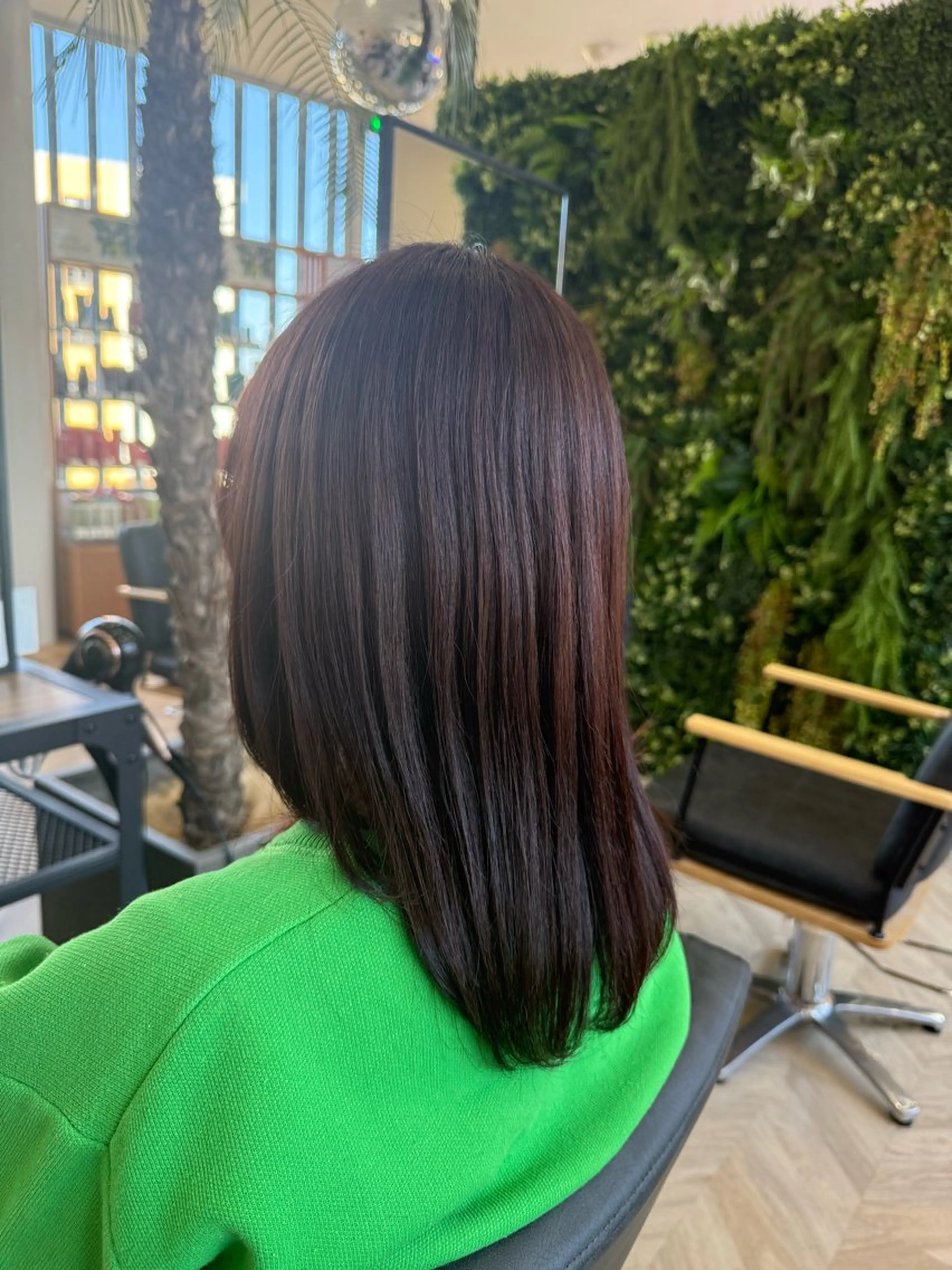 ミディアム 顔周りカット レイヤーカット disco hair AVEDA所属・中島 姫翠のヘアスタイル