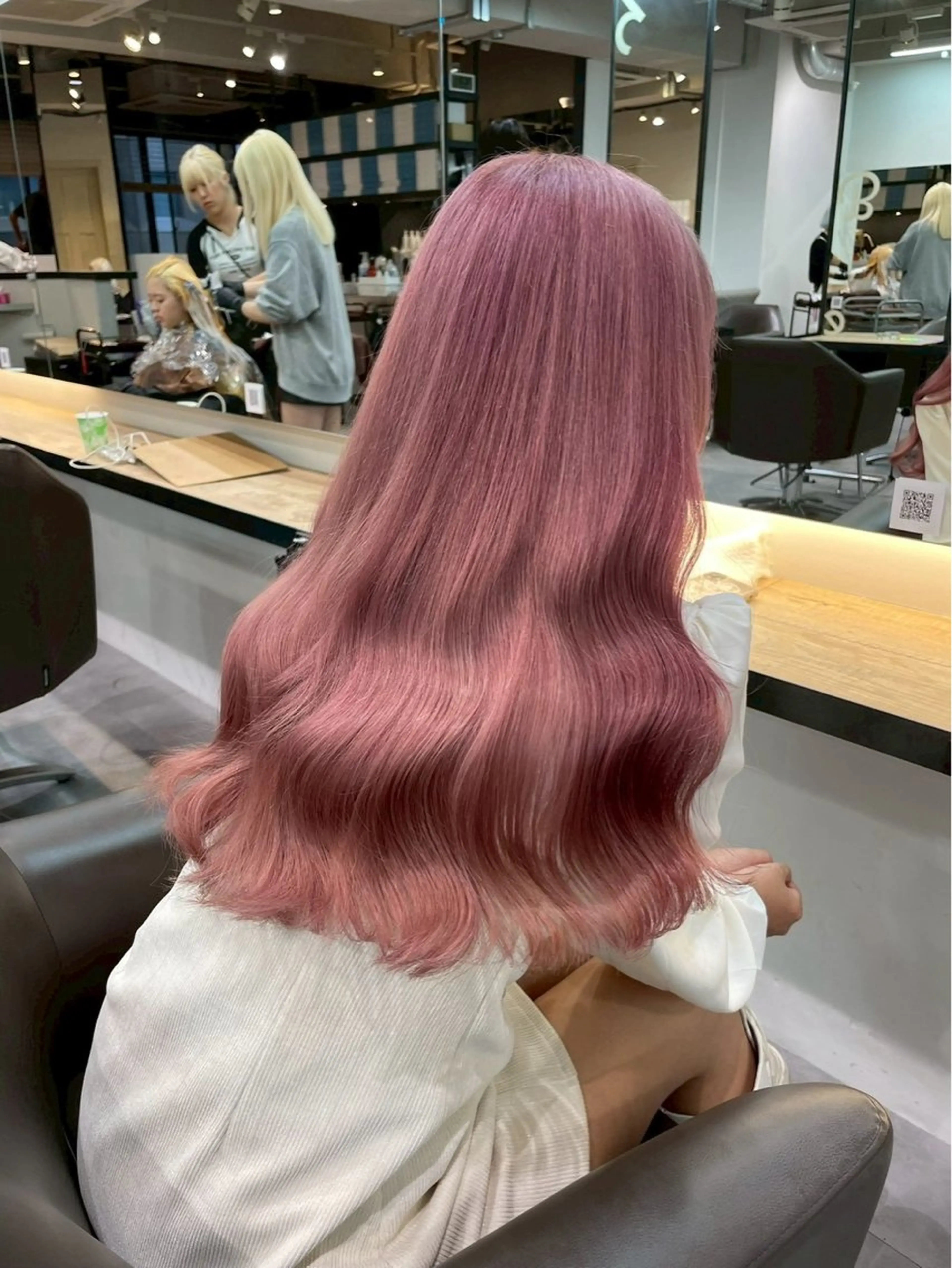 ロング カラー ブリーチ 透明感カラー ハイトーンカラー ヘアカラー ハイトーンカラー💞 くるみ🎀のヘアスタイル