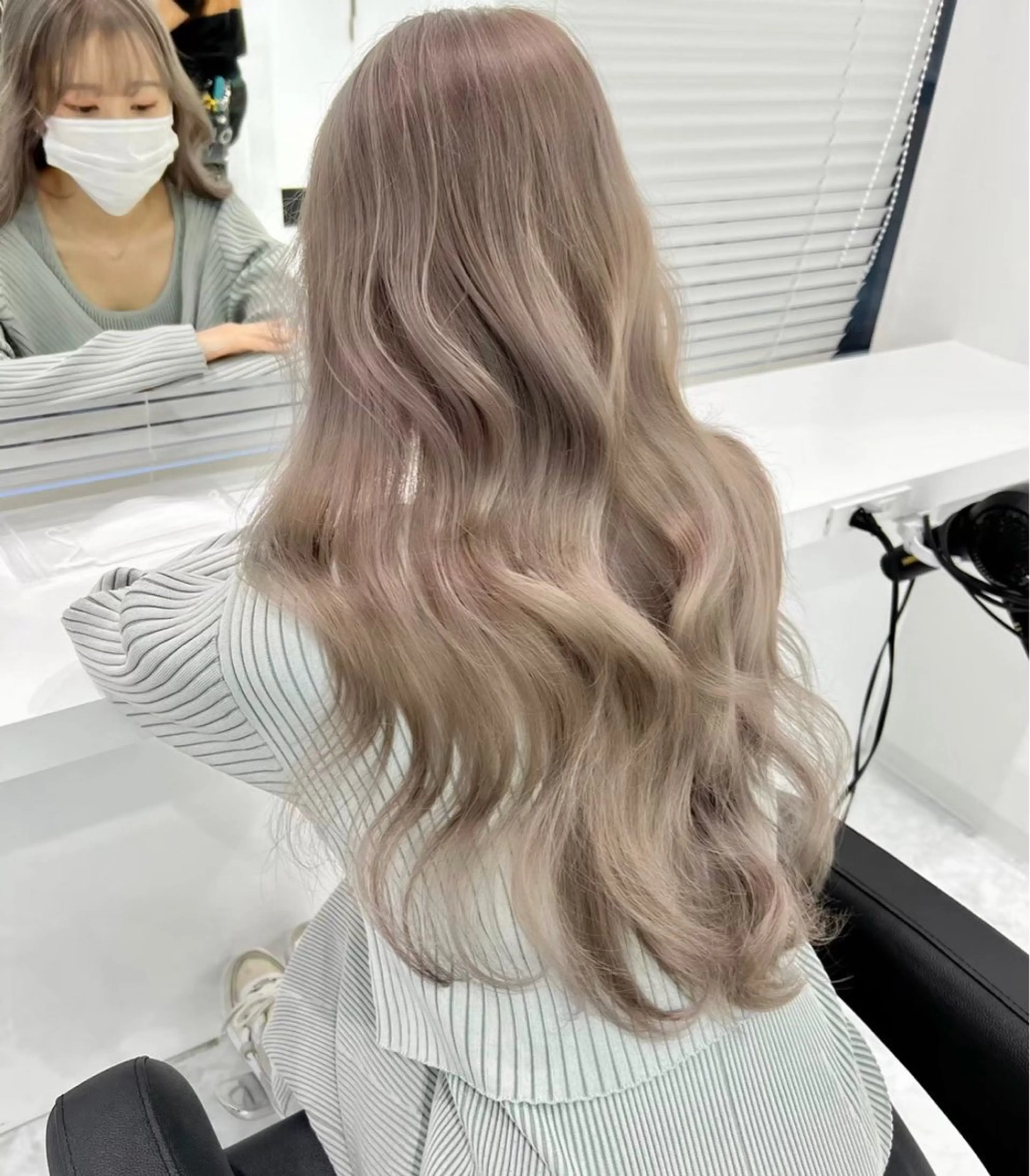 ミディアム カラー ヘアアレンジ カット ヘアカラー トリートメント ヘアセット 🩵ダメージレス艶感 ハイトーン🩷のヘアスタイル