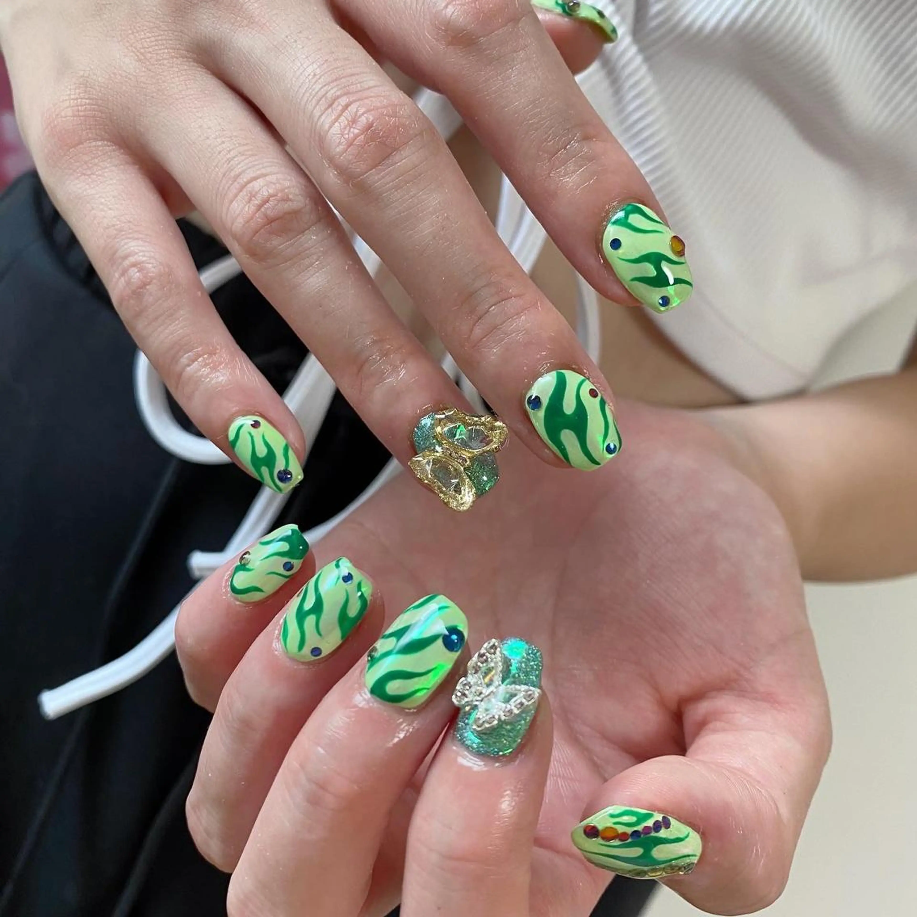 ネイル アートネイル オーロラネイル フレンチネイル 氷ネイル・うるうるネイル マグネットネイル ハンドネイル Nail by Licorneのネイルデザイン