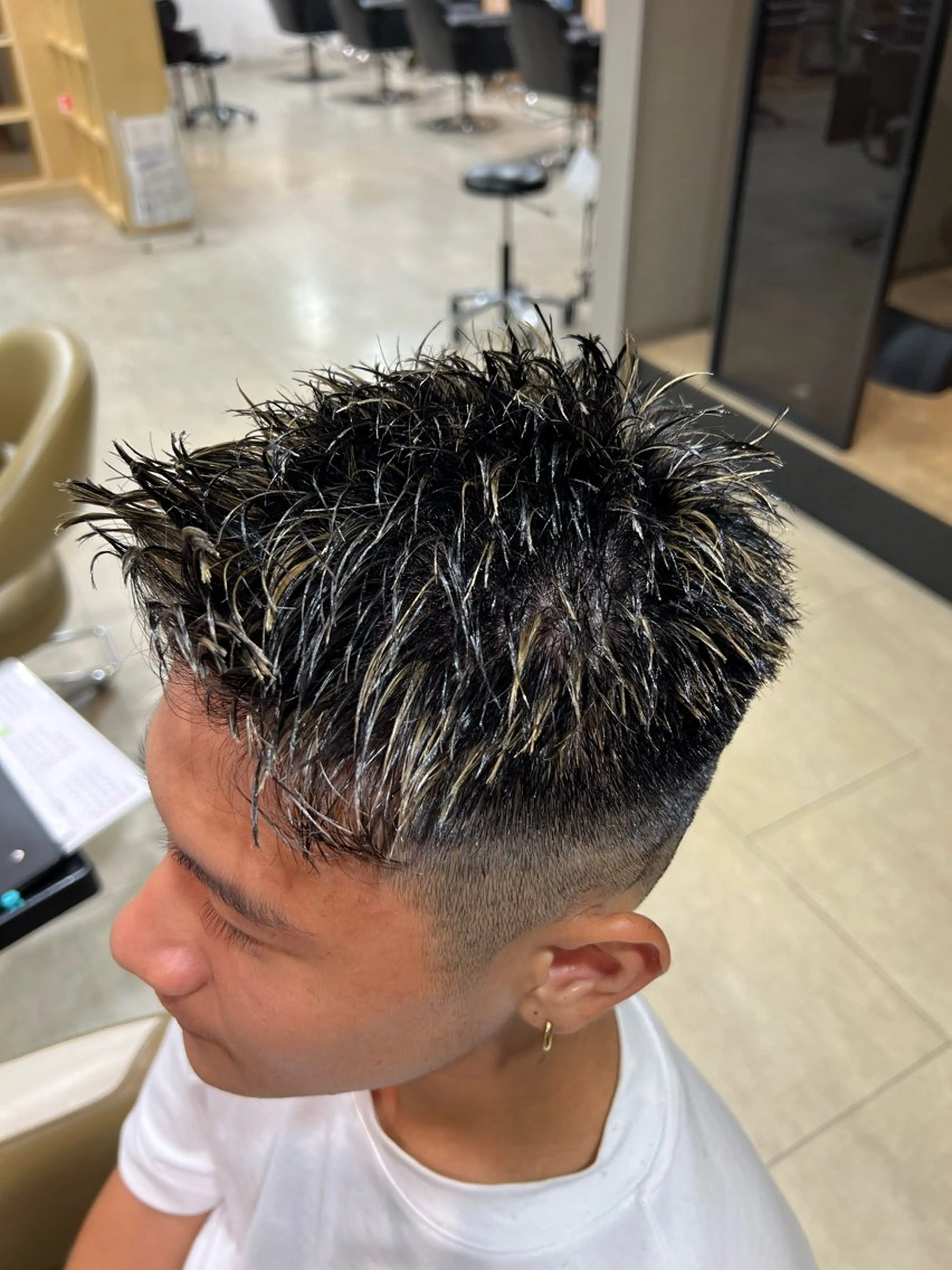 カラー メンズ メンズメッシュ メッシュ 心斎橋バレイヤージュ 小林勝貴のヘアスタイル