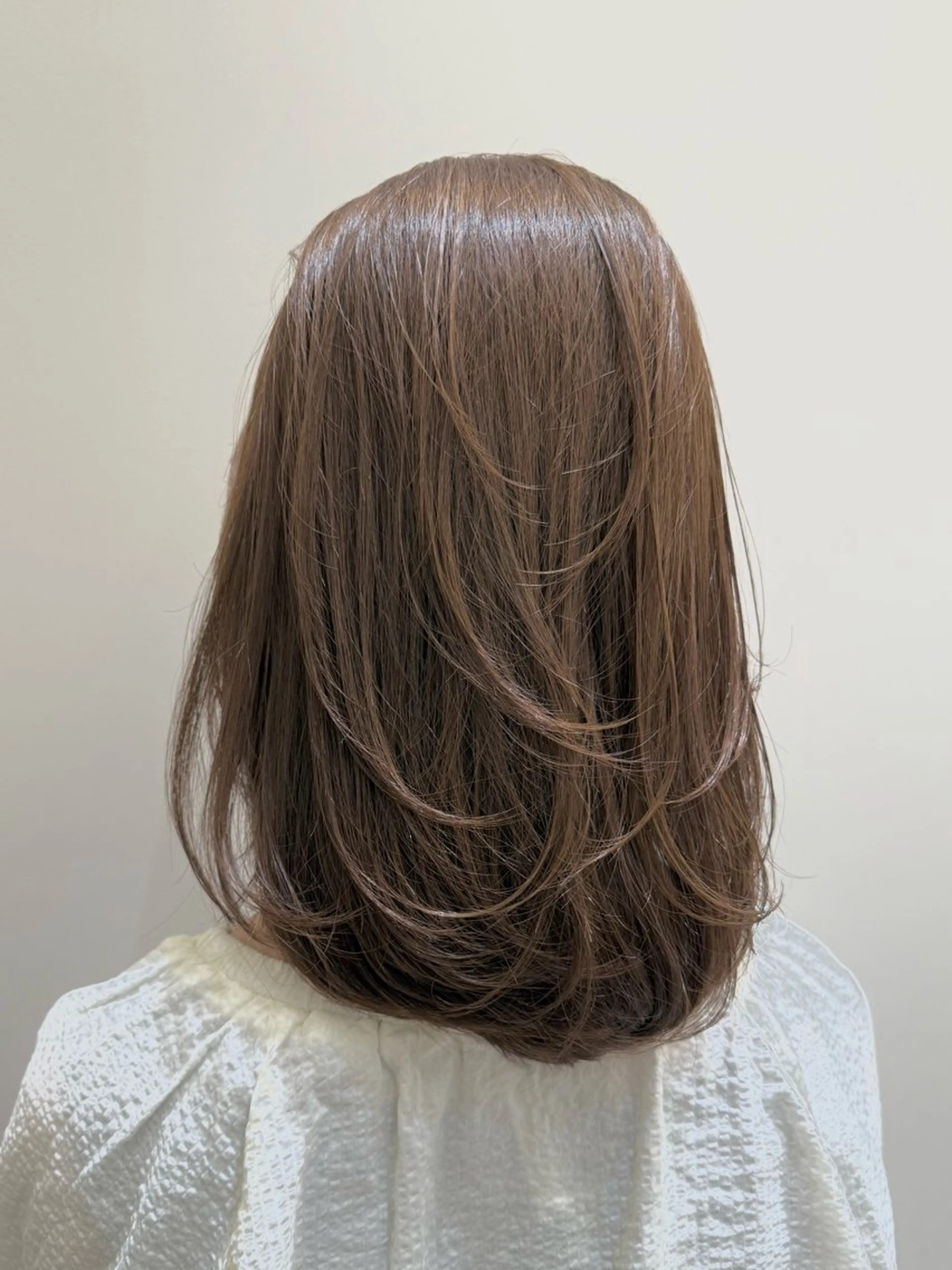 ミディアム ミディアムレイヤー レイヤーカット カット ヘアカラー トリートメント 西宮ガーデンズ k-two土田陸登のヘアスタイル