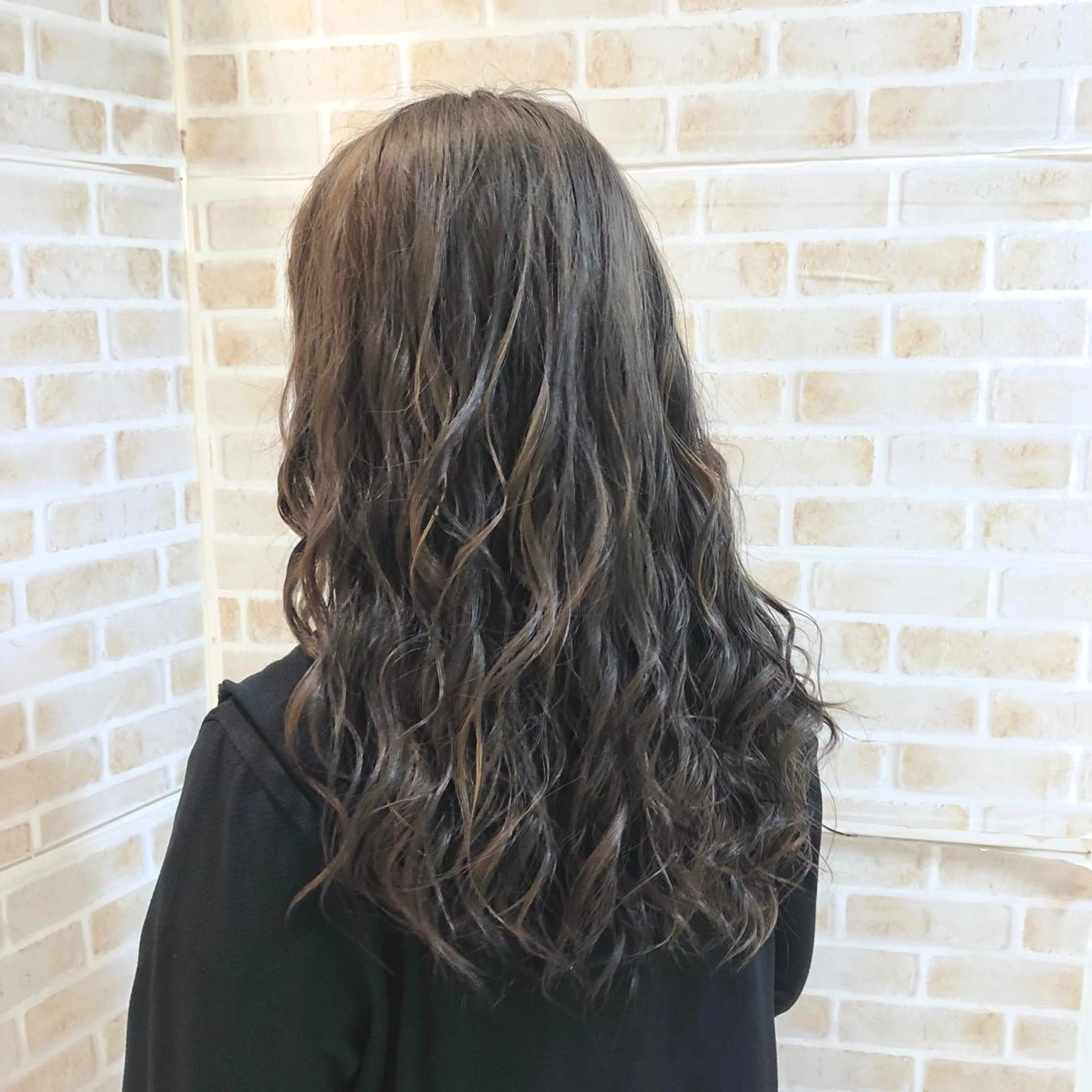 ロング カラー グレージュ カット ヘアカラー トリートメント 🌈ぷる艶カラー🌈 髪質改善👑柳沼尚貴のヘアスタイル