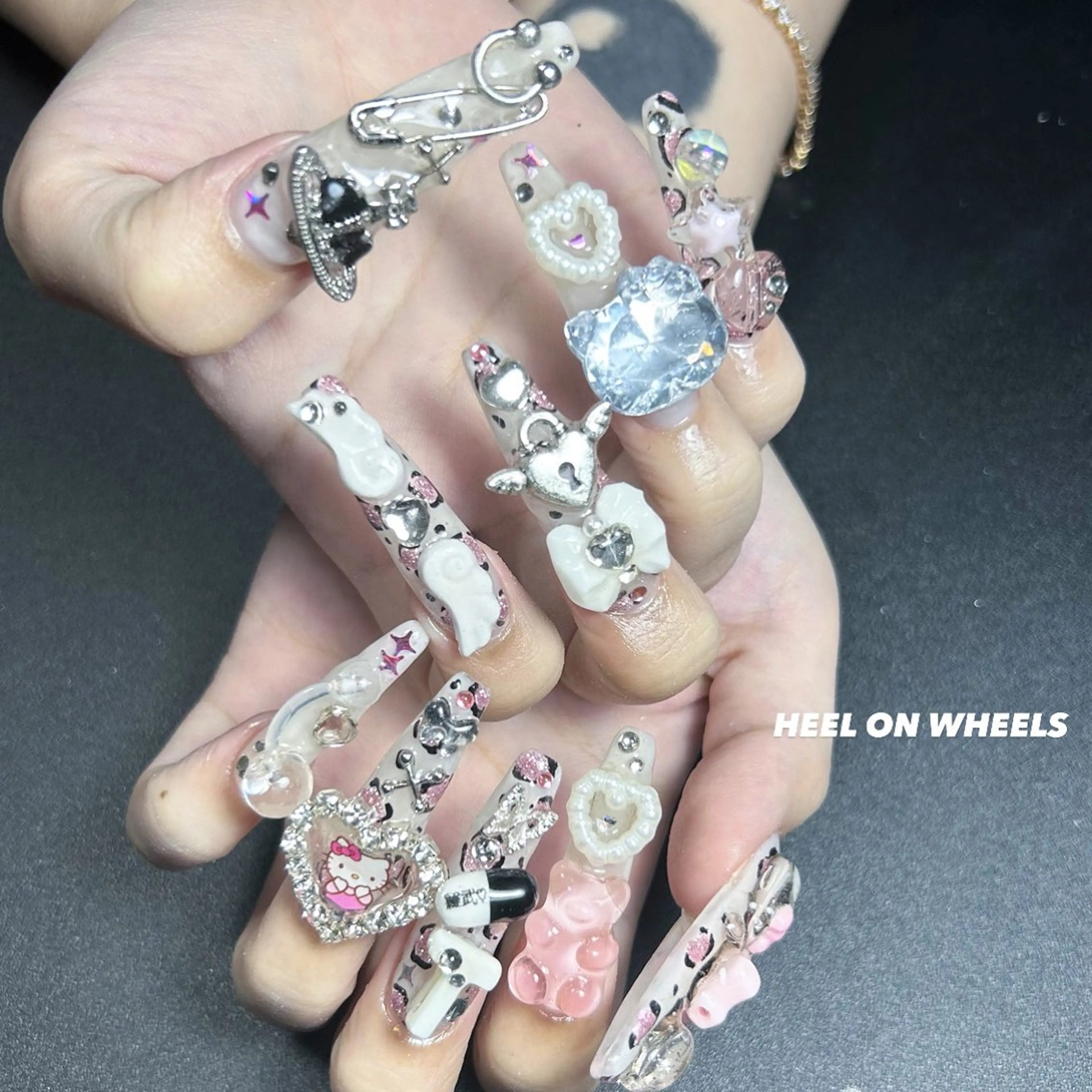 ネイル ロングネイル ハンドネイル ⛓Miyu ⛓のネイルデザイン