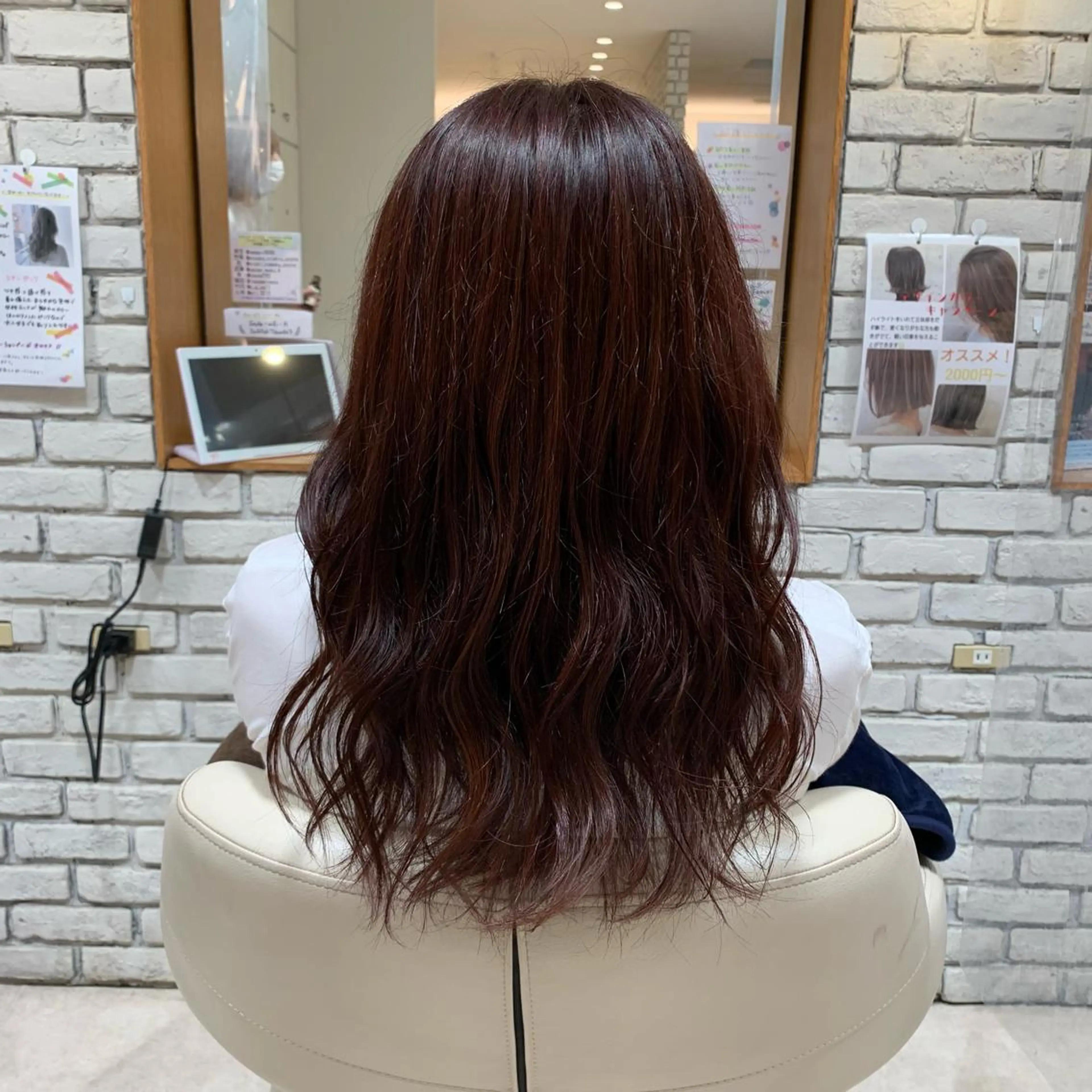 ミディアム カラー 宮本 季奈のヘアスタイル