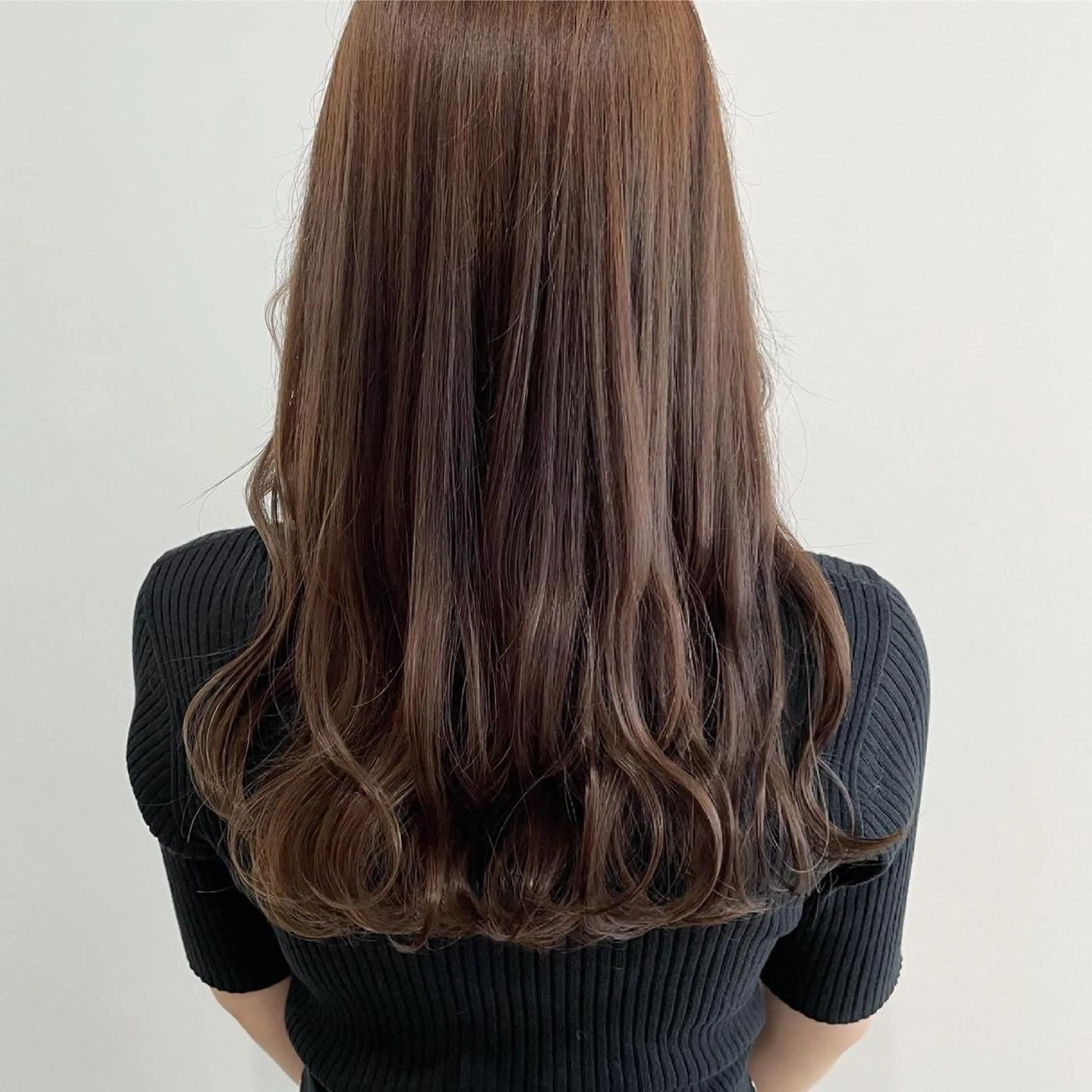 セミロング カラー 🤍似合わせパーマ 奥田沙耶🫧のヘアスタイル