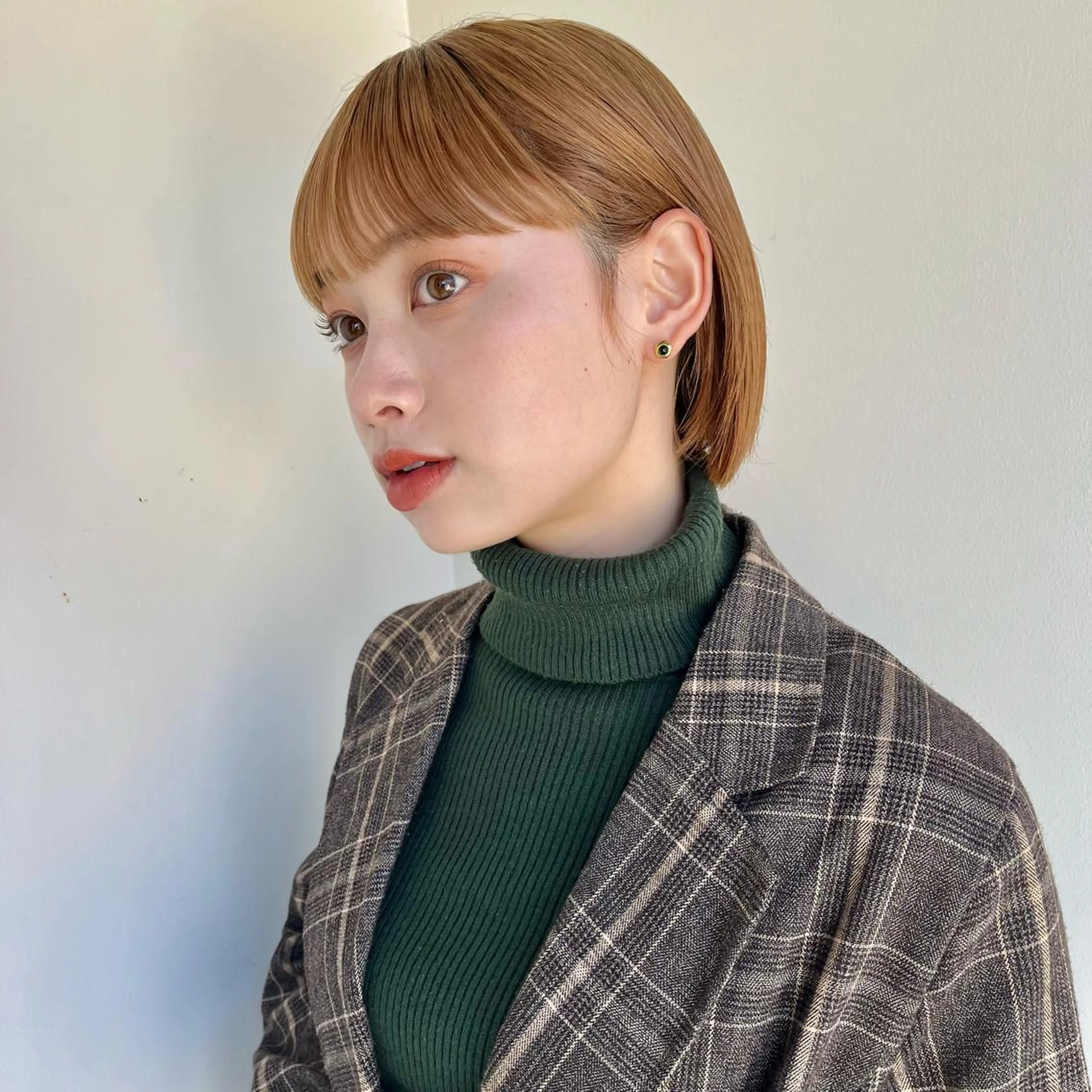 ショート カラー ハイトーンカラー ボブ あやめ【顔まわり/レ イヤー/柔らかカラ】のヘアスタイル