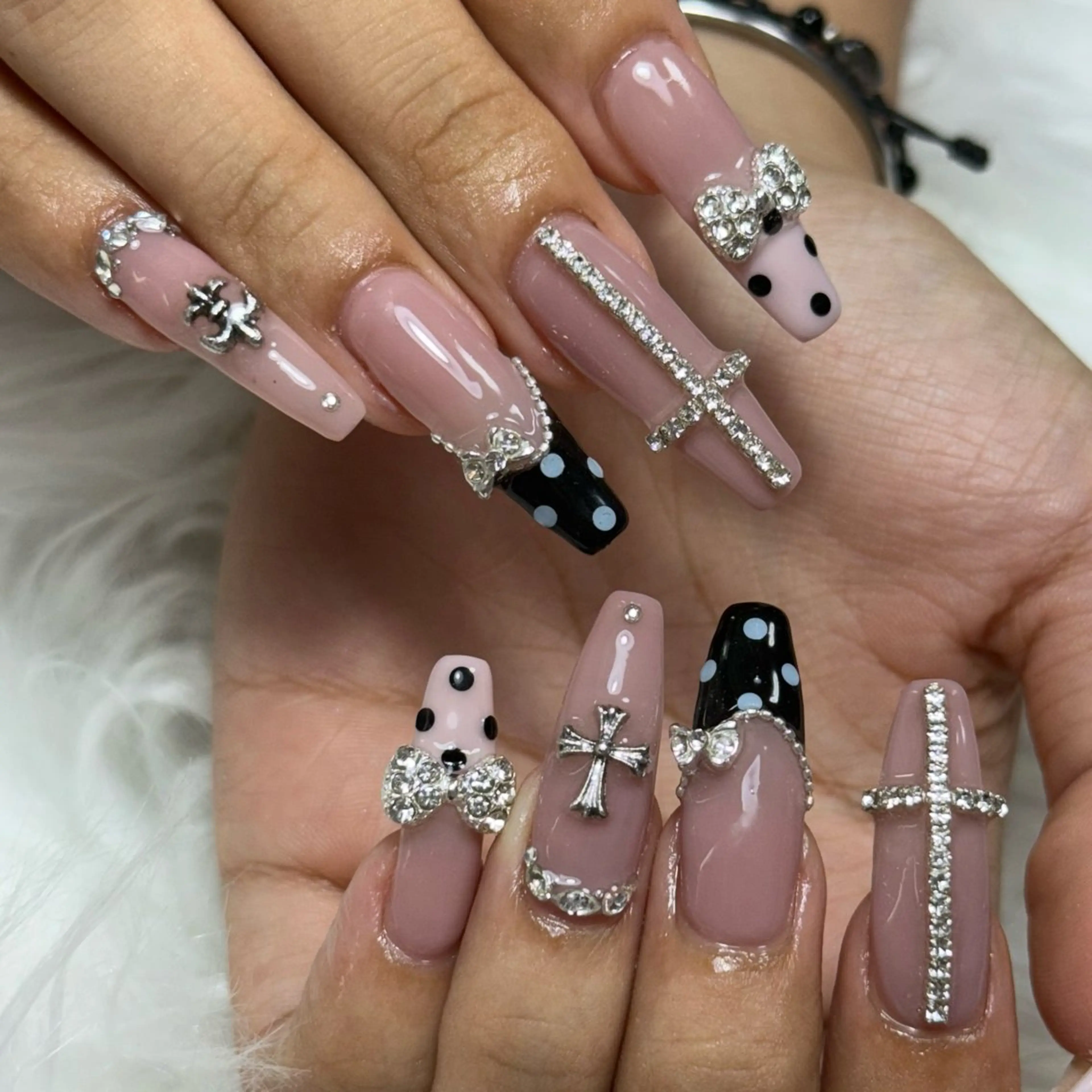 ネイル ドット フレンチネイル ハンドネイル L'ino nailのネイルデザイン