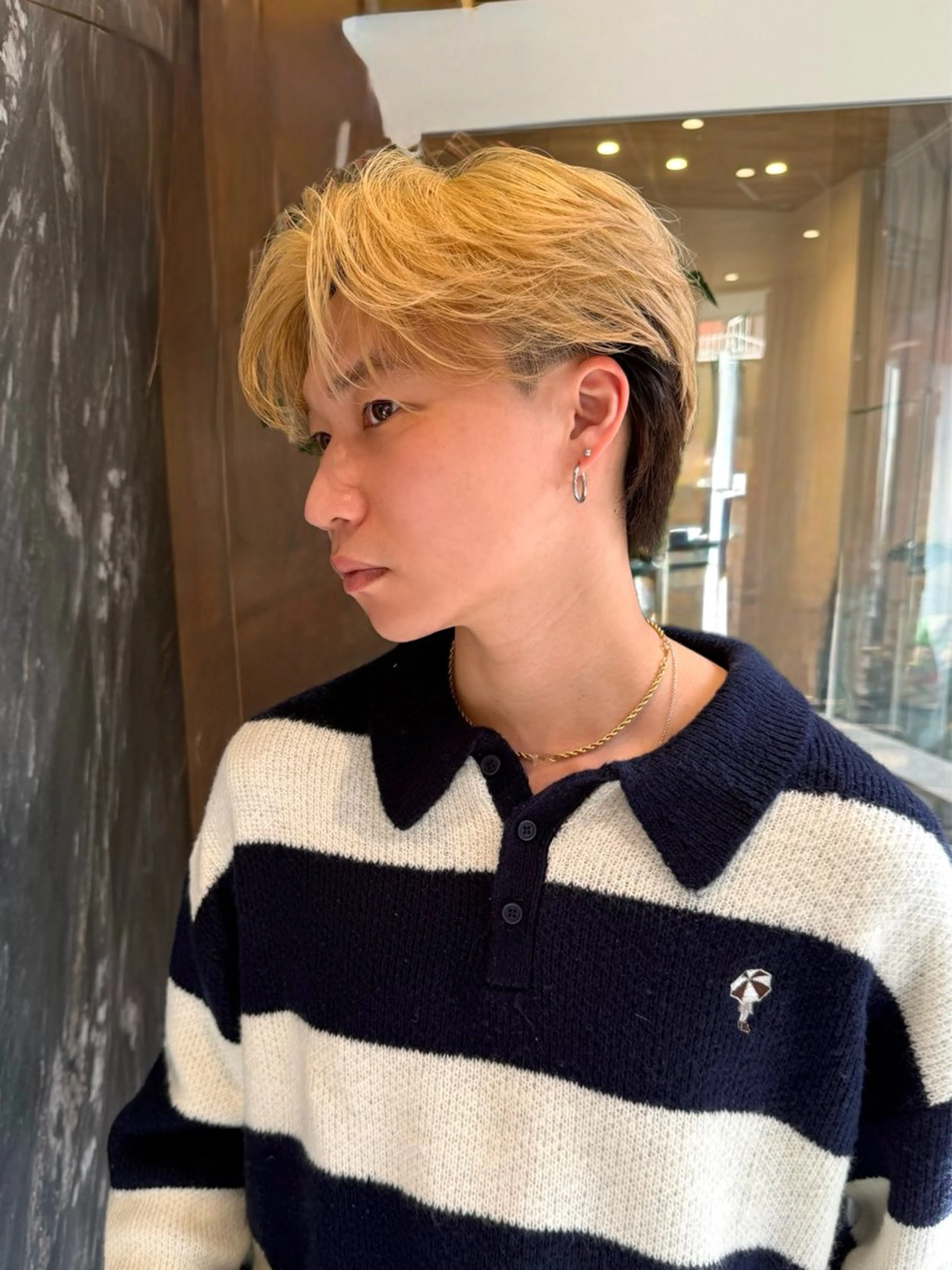 ミディアム カラー メンズ メンズブリーチ センターパート ブリーチ カット ヘアカラー SALOWIN 原宿 iori所属・🌟原宿指名No.1 センターパート⭐️のヘアスタイル