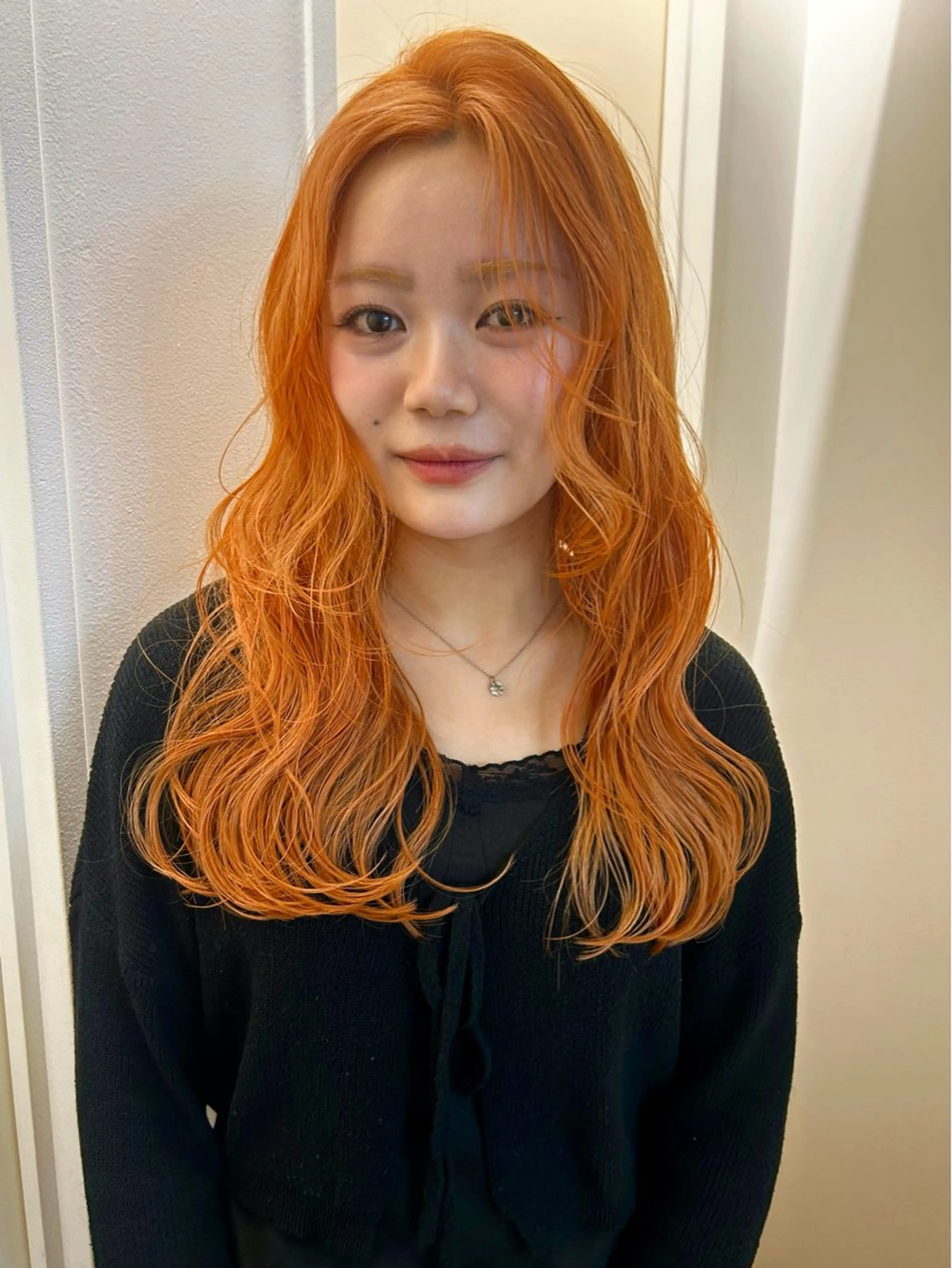 セミロング カラー ヘアカラー 🌟暖色系ハイトーン 🌟AIのヘアスタイル