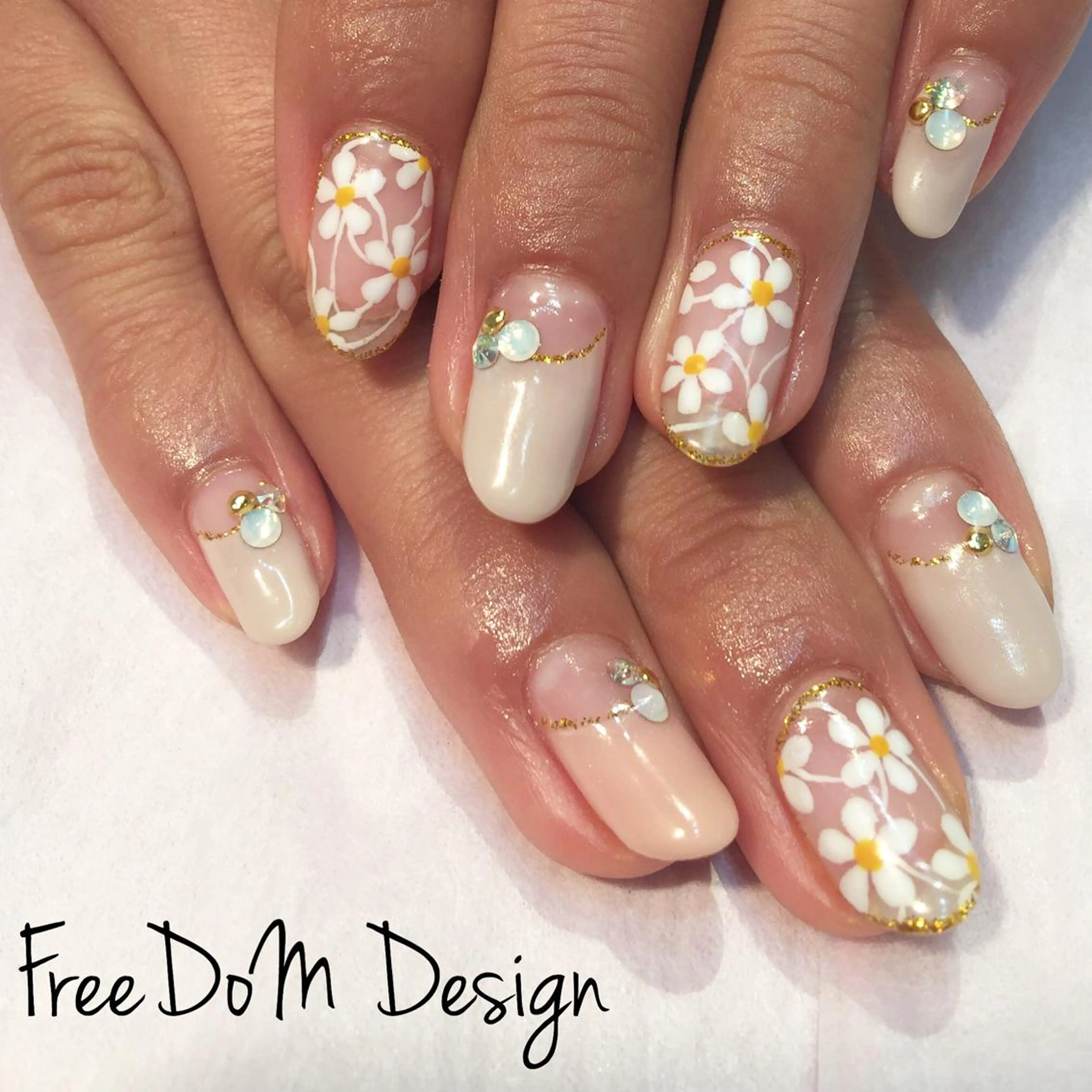 ネイル ジェルネイル ソフトジェル ＦreeDoＭ   Design所属・W KUMIのネイルデザイン