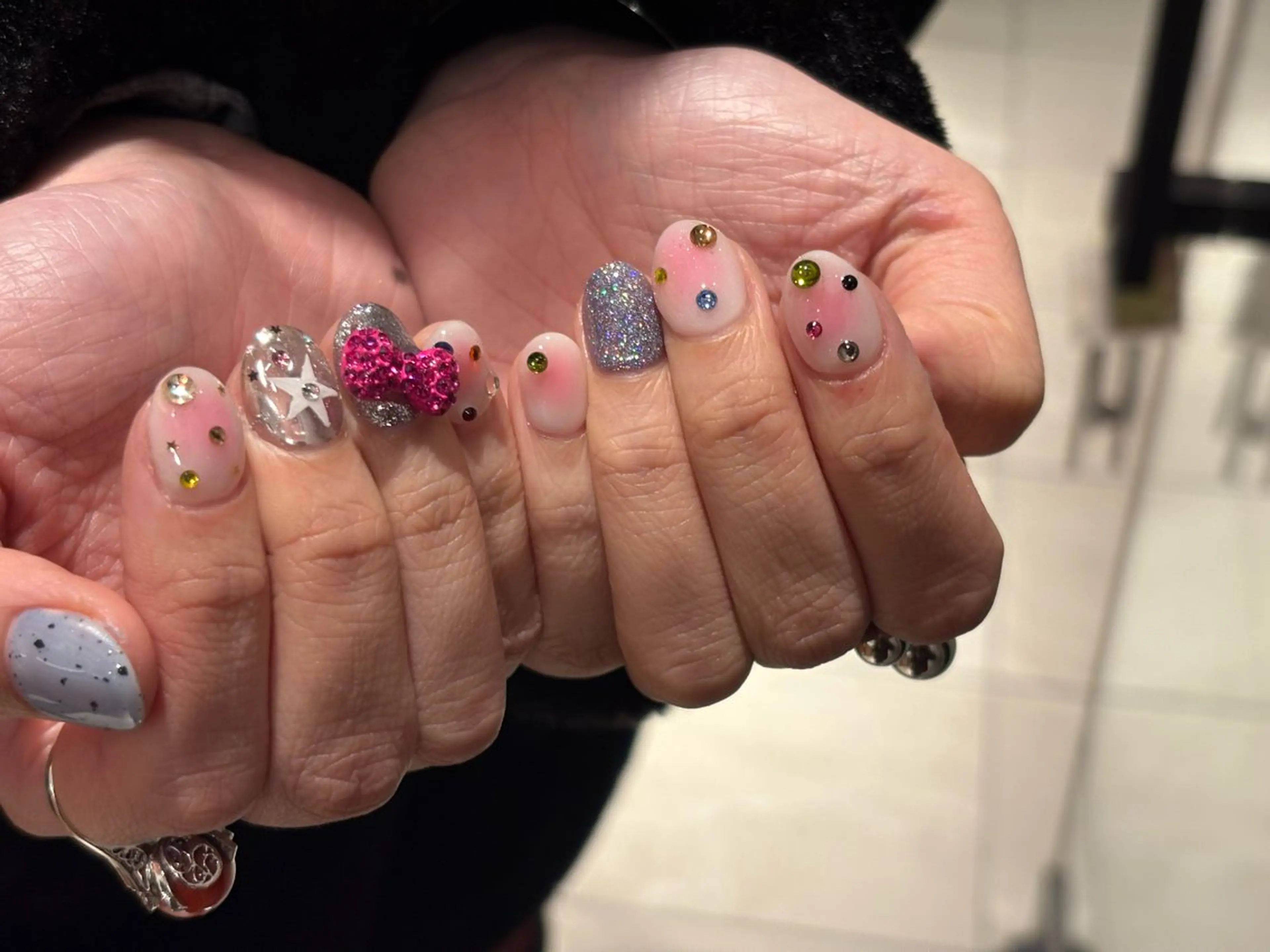 ネイル ストーンネイル ハンドネイル 祇園 彩寧のネイルデザイン