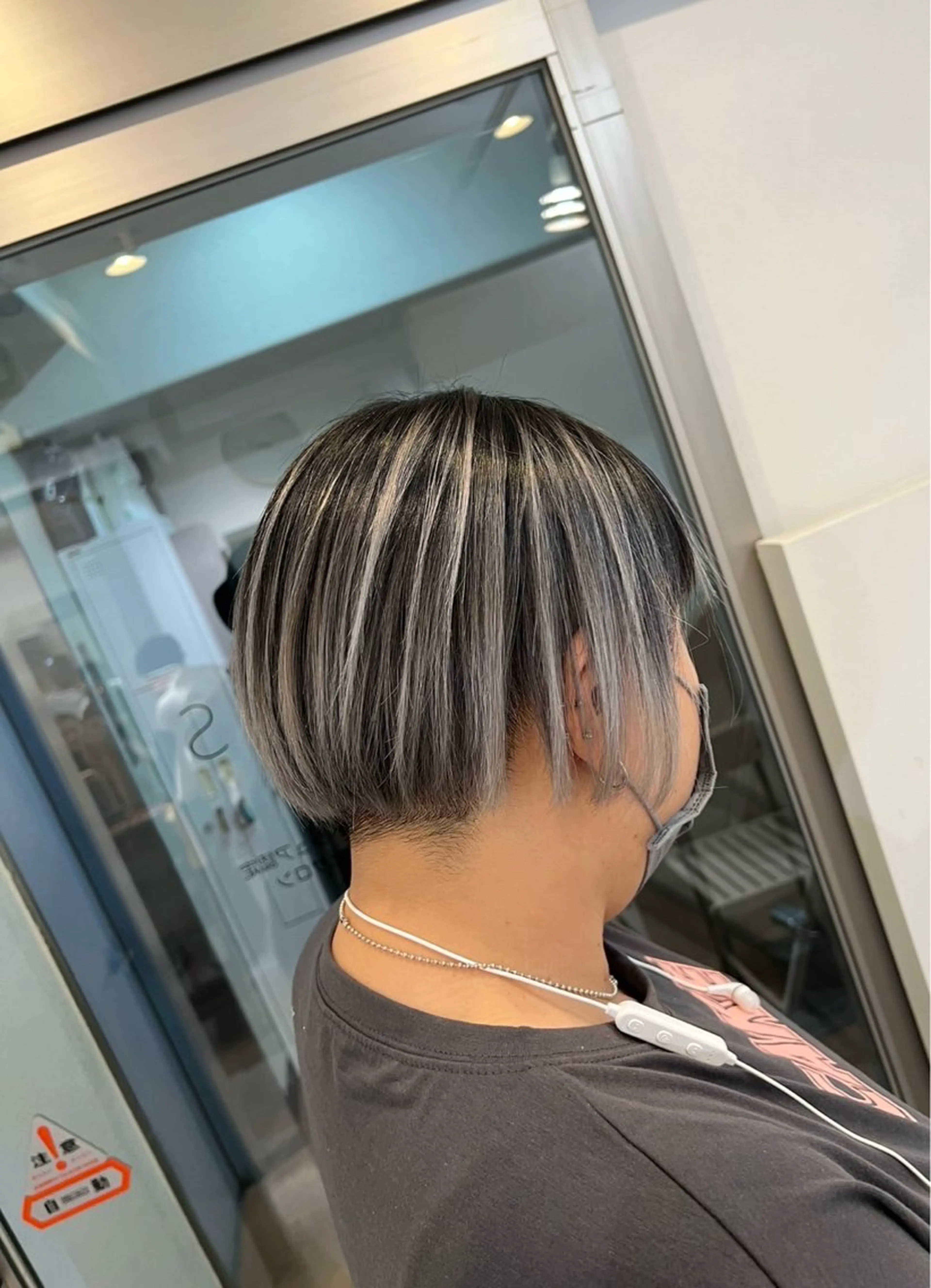 ショート カラー バレイヤージュ シルバー ホワイトシルバー レイヤーカット ヘアカラー トリートメント ROBIN所属・指名数No.1 /NAOYAのヘアスタイル