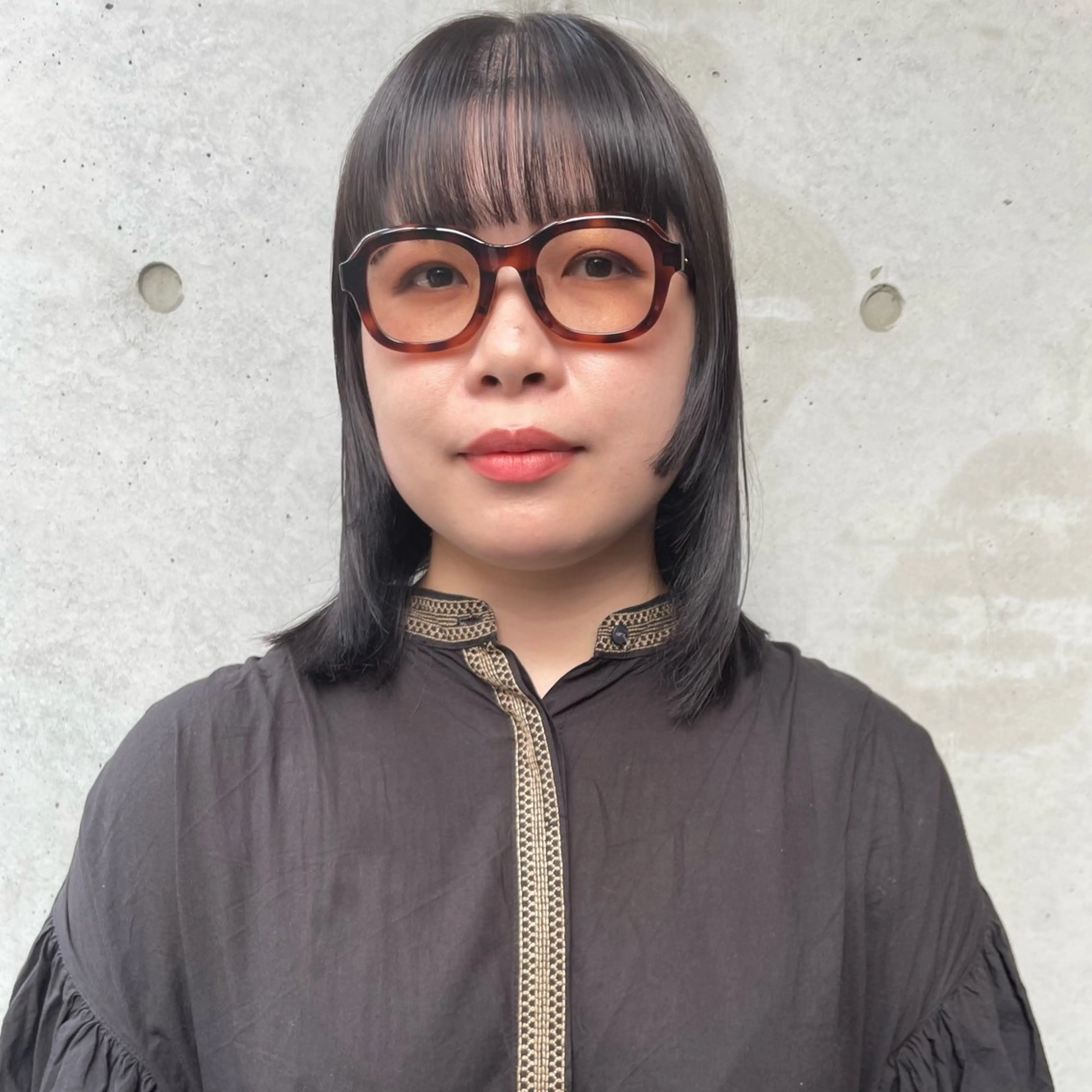 ミディアム カット ヘアカラー ホリケ アオイのヘアスタイル