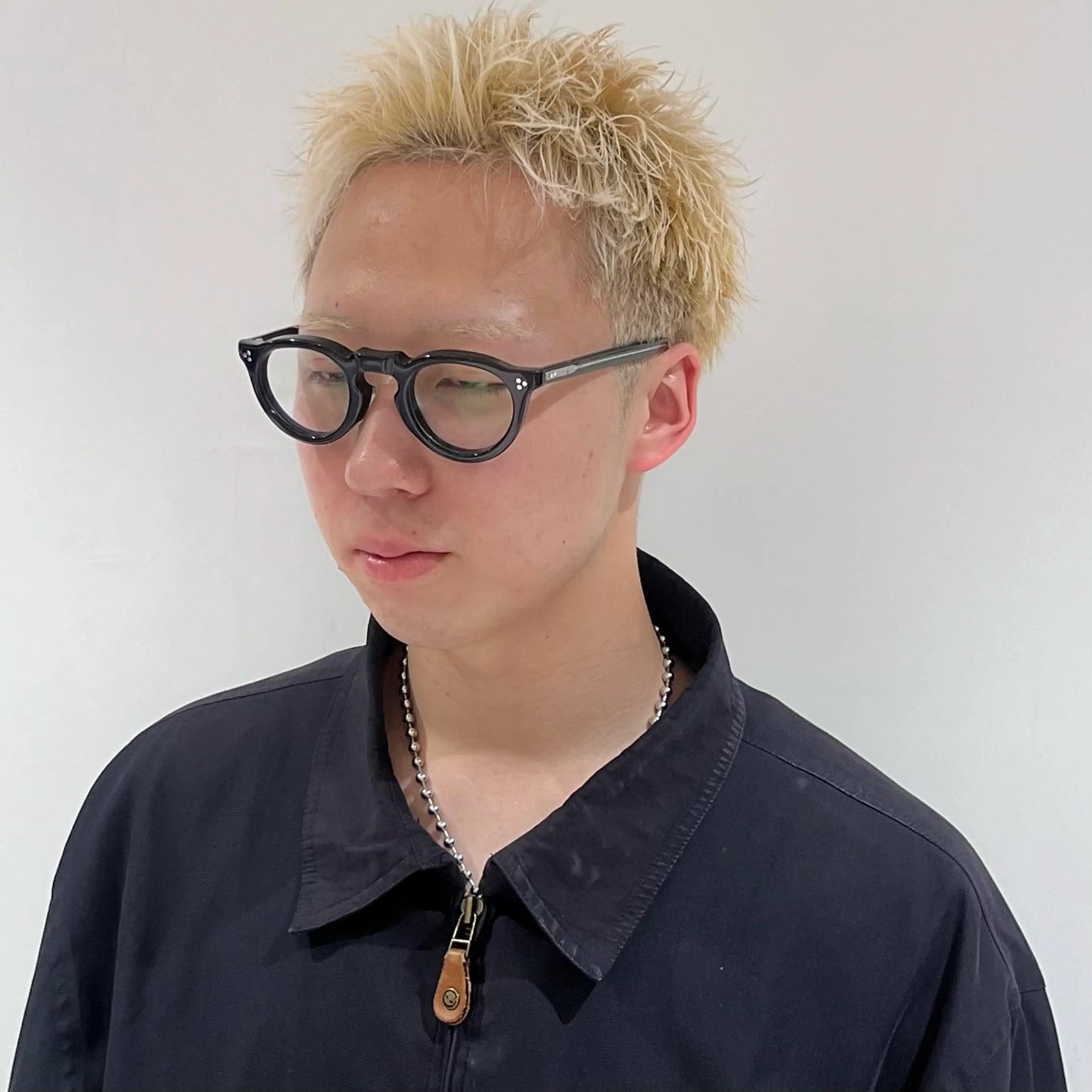 ショート カット 鼎一真ハイトーン/ パーマ/何でも屋さんのヘアスタイル