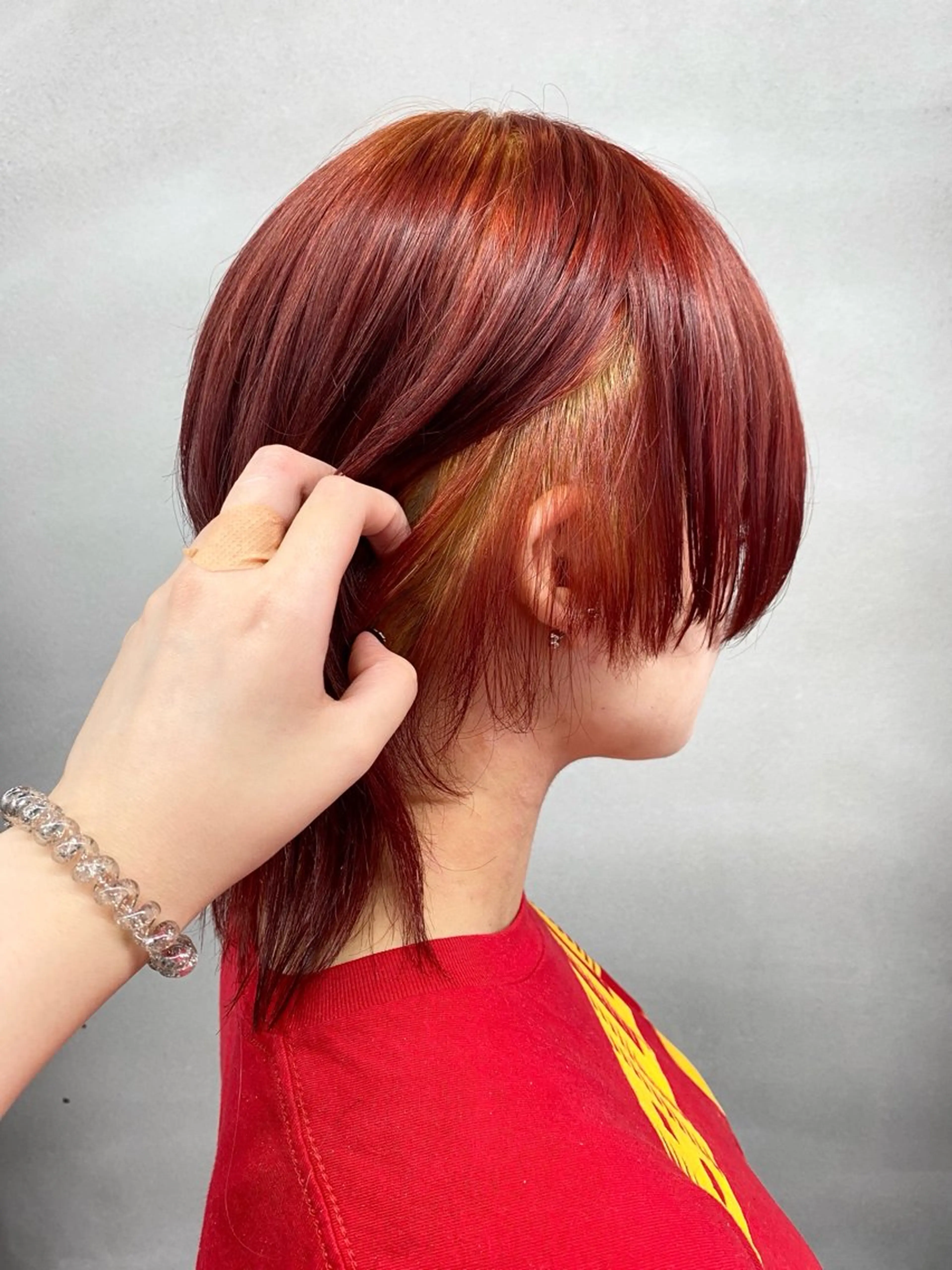 ミディアム カラー 抜きっぱなしブロンド デザインカラー レッドカラー ボブ 顔まわりレイヤー ヘアカラー トリートメント 柏 デザインカラー/ レイヤー🐣シオリのヘアスタイル