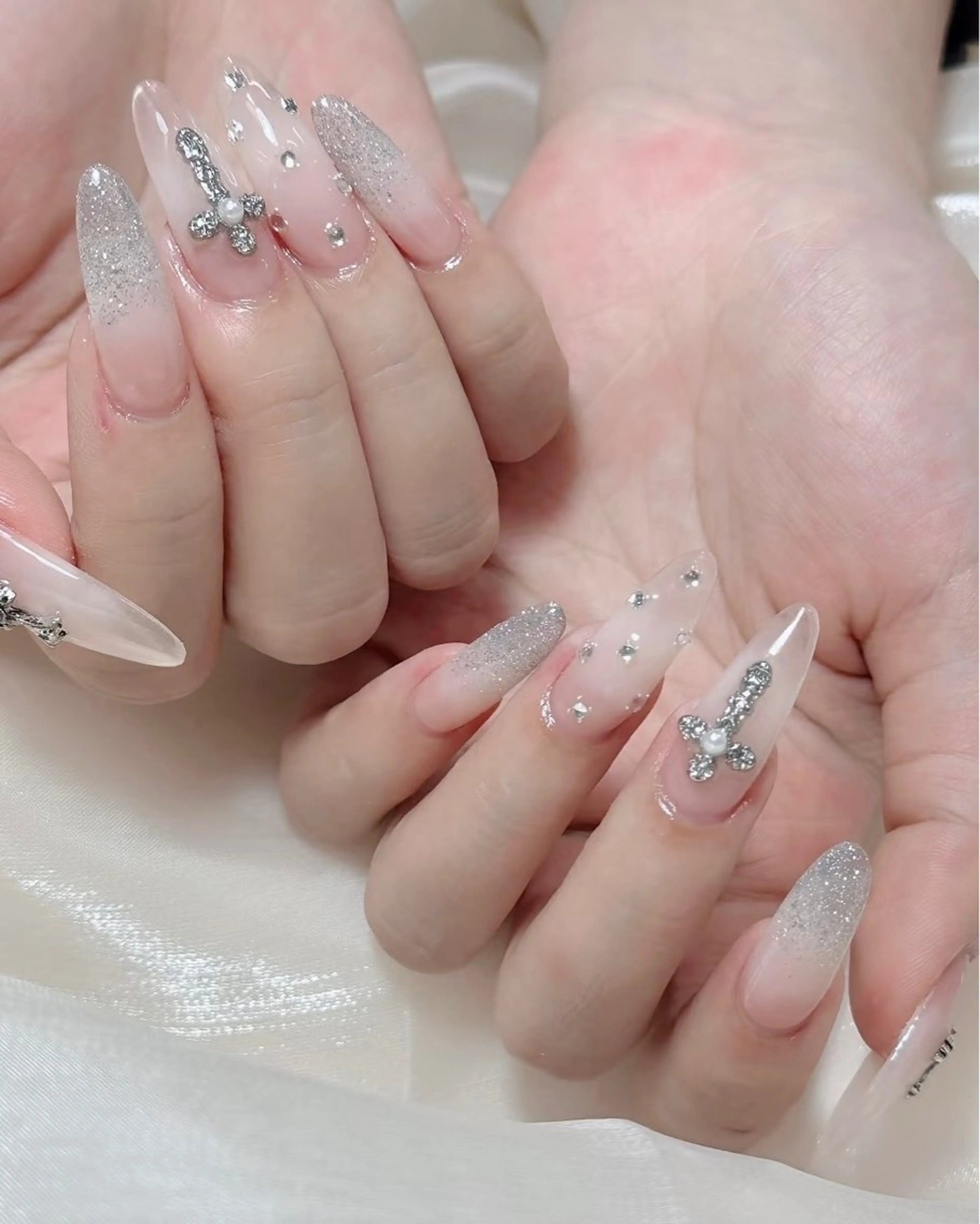 ネイル チークネイル フレンチネイル キラキラネイル 韓国ネイル ワンホンネイル ハンドネイル Speraネイル 大宮店🎀のネイルデザイン